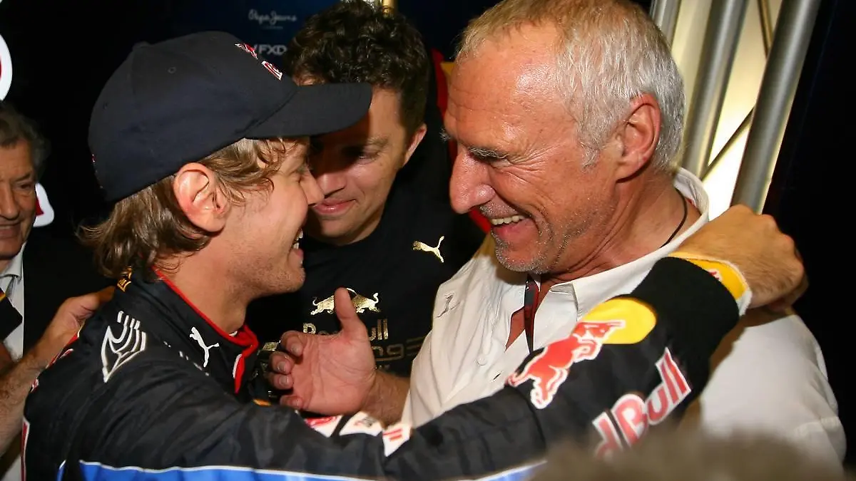 14.11.2010 Abu Dhabi, Abu Dhabi, Sebastian Vettel (GER), Red Bull Racing and Dietrich Mateschitz (AUT), Owner of Red Bull (Red Bull Racing, Scuderia Toro Rosso) - Formula 1 World Championship, Rd 19, Abu Dhabi Grand Prix, Sunday Podium - www.xpb.cc, EMail: info@xpb.cc - copy of publication required for printed pictures. Every used picture is fee-liable. © Copyright: Batchelor / xpb.cc