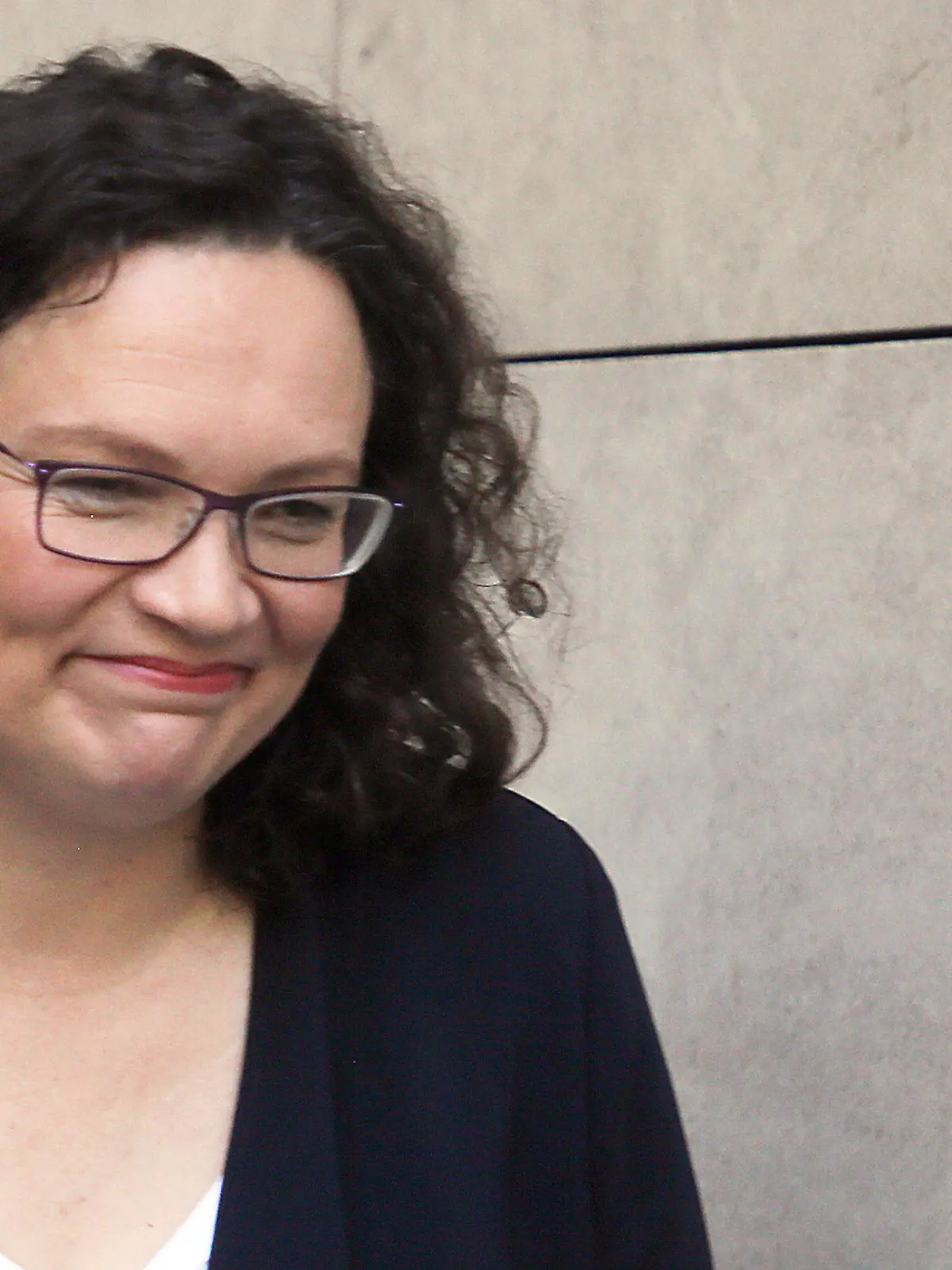 03.06.2019, Berlin: Andrea Nahles, bisherige Vorsitzende der SPD, verlässt nach Ihrem Rücktritt vom Parteivorsitz in der außerordentlichen Klausurtagung des SPD-Vorstands die SPD-Parteizentrale, das Willy-Brandt-Haus. Sie will bei einer außerordentlichen Klausurtagung des SPD-Vorstands ihren Rücktritt als Parteichefin erklären. Foto: Wolfgang Kumm/dpa +++ dpa-Bildfunk +++