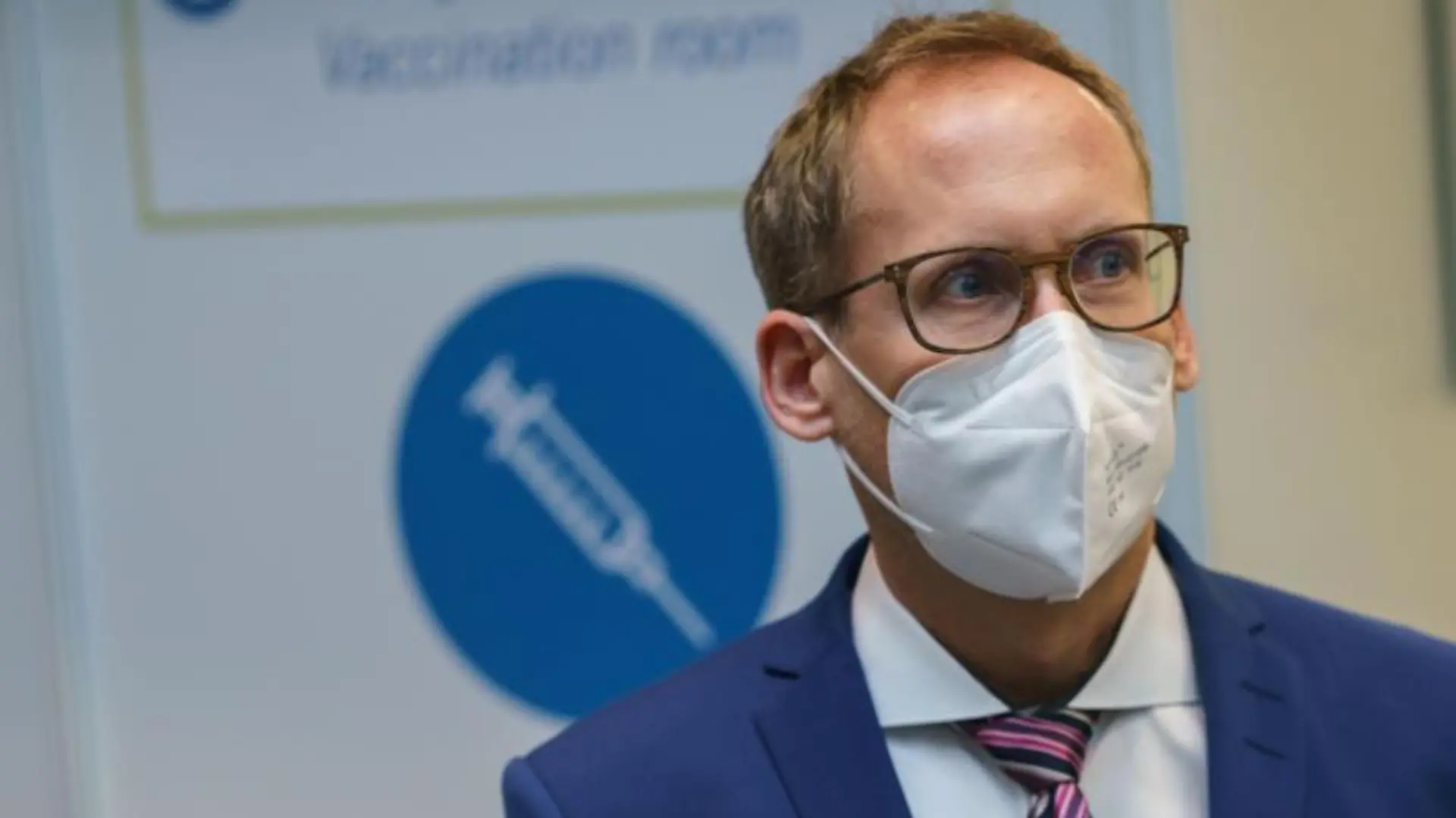 Der hessische Sozialminister Kai Klose (Grüne) im Impfzentrum