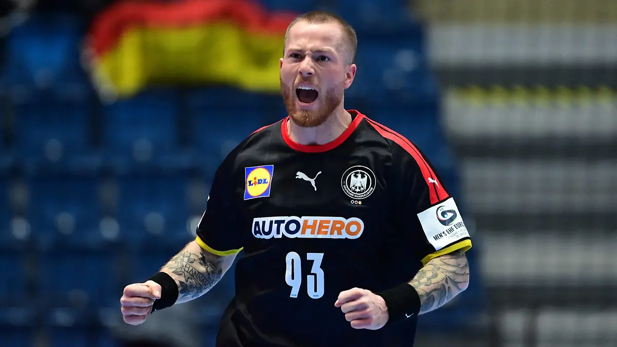 25.01.2022, Slowakei, Bratislava: Handball, Europameisterschaft., Deutschland - Russland, Hauptrunde, Gruppe 2, 4. Spieltag. Deutschlands Patrick Zieker jubelt über einen Treffer. Foto: Marijan Murat/dpa +++ dpa-Bildfunk +++