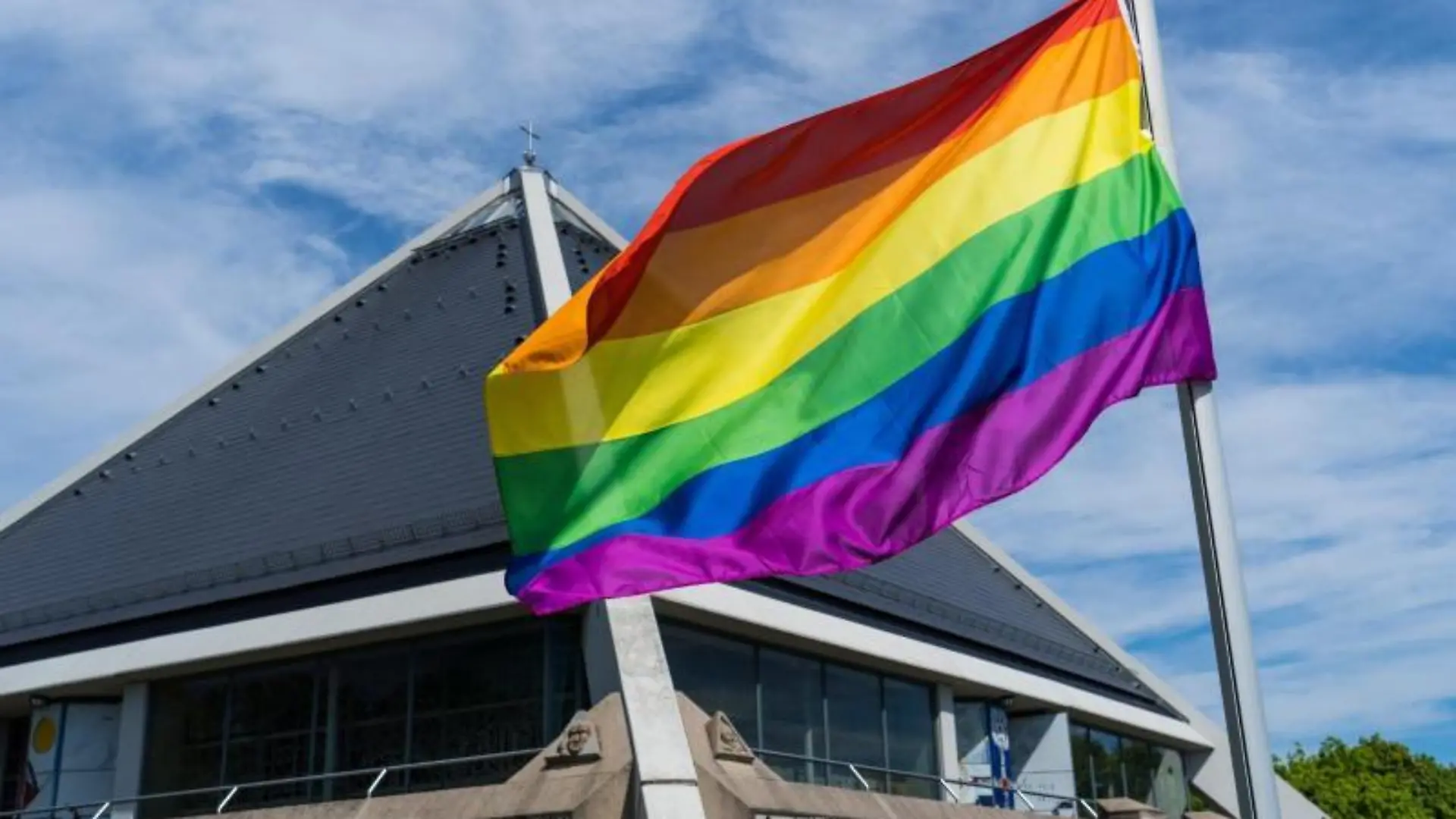 125 Mitarbeiter der katholischen Kirche outen sich als queer