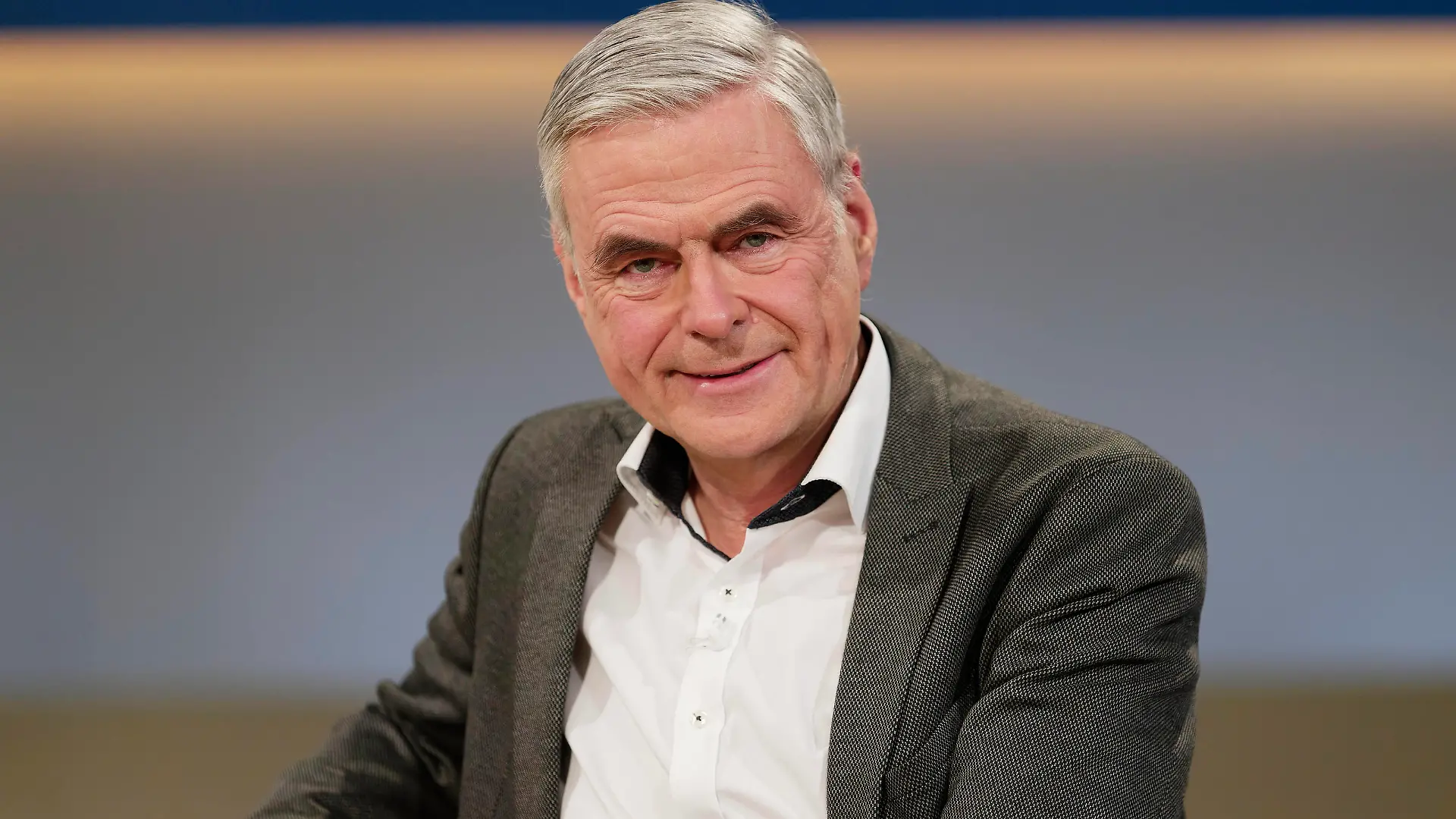 Uwe Janssens 2021-01-24, Berlin, Uwe Janssens, Chefarzt der Klinik für Innere Medizin und Internistische Intensivmedizin am St.-Antonius-Hospital in Eschweiler, zu Gast bei Anne Will im Ersten. Thema der ARD-Polittalkrunde: Gefahr durch neue Corona-Mutanten - wie viel Zumutung braucht es jetzt *** Uwe Janssens 2021 01 24, Berlin, Uwe Janssens, chief physician of the clinic for internal medicine and internal intensive medicine at the St Antonius hospital in Eschweiler, to guest with Anne Will in the Ersten topic of the ARD Polittalkrunde danger by new Corona mutants like much imposition needs it now