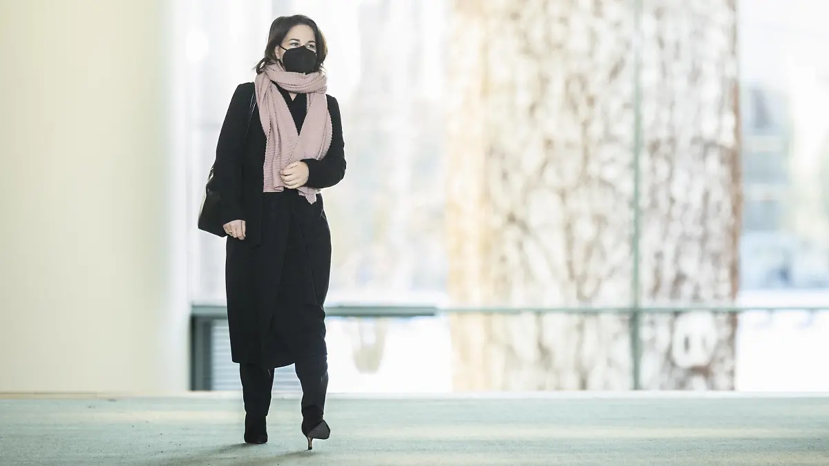  Annalena Baerbock Buendnis 90/Die Gruenen, Bundesaussenministerin, aufgenommen im Rahmen der Klausurtagung vom Bundeskabinett in Berlin, 21.01.2022. Themen der Klausurtagung sind unter anderem der Ukraine-Konflikt sowie die Corona-Situation in Deutschland. Berlin Deutschland *** Annalena Baerbock Buendnis 90 Die Gruenen , Federal Minister of Foreign Affairs, recorded during the closed meeting of the Federal Cabinet in Berlin, 21 01 2022 Topics of the closed meeting include the Ukraine conflict and the Corona situation in Germany Berlin Germany Copyright: xFlorianxGaertner/photothek.dex