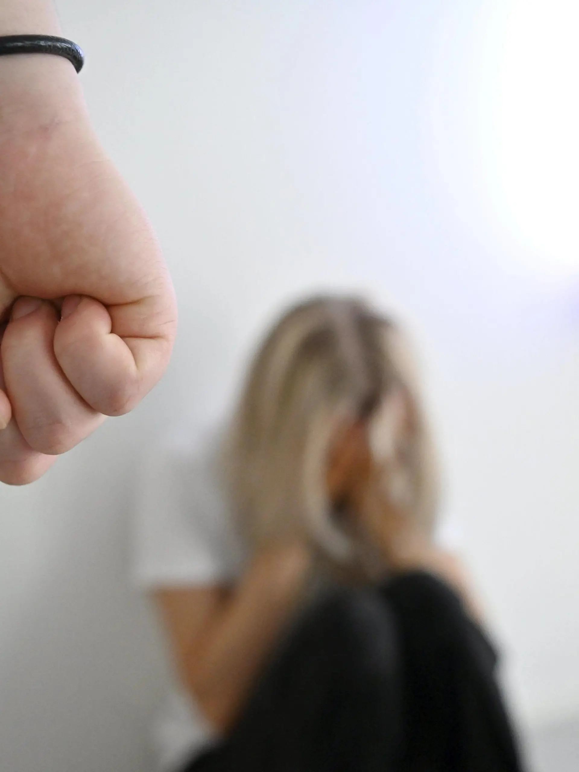 Gesellschaft, Häusliche Gewalt  Threat of domestic violence in home. Espoo Finland PUBLICATIONxNOTxINxSUIxAUTxFRAxKORxJPNxSWExNORxFINxDENxNED Copyright: xJussixNukarix LKLAPJ20220118103629E937
