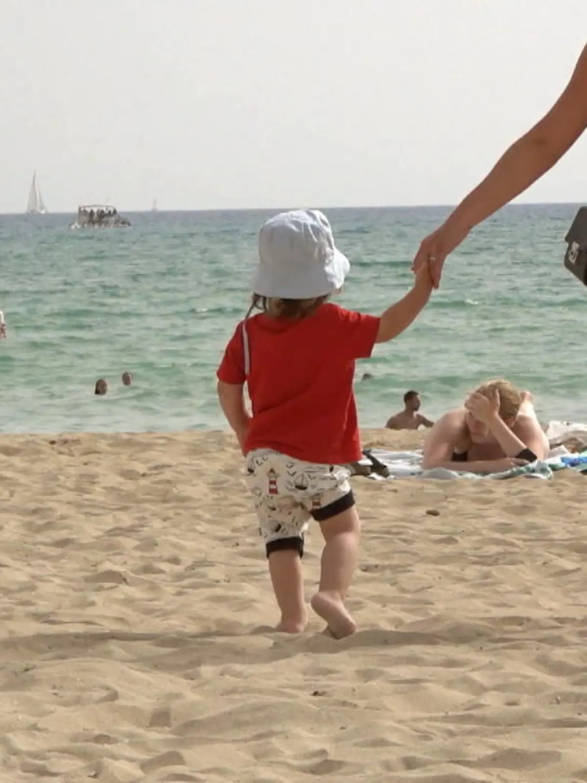 Haben Sie schon Ihren Urlaub für dieses Jahr gebucht? Viele zögern ja noch - wegen Corona. Dabei sollte man deswegen jetzt besser zuschlagen. Denn wegen der ganzen Unsicherheit durch Omikron machen die Reiseveranstalter zur Zeit ganz besonders flexible Angebote. Und auch unser Experte sagt: Buchen Sie am besten jetzt! Allerdings sollten Sie preislich bei Flexangeboten aufpassen - warum sehen Sie im Video.