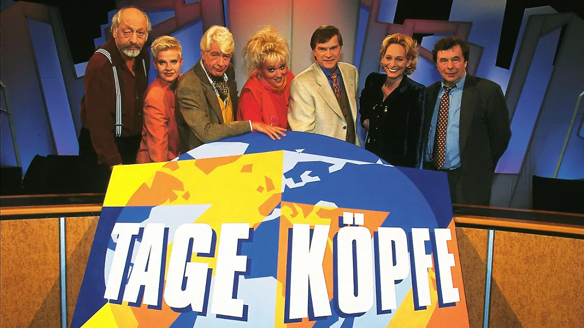 "7 Tage, 7 Köpfe" mit (v.l.) Karl Dall, Milena Preradovic, Rudi Carrell, Gaby Köster, Jochen Busse, Bärbel Schäfer und Dr. Hellmuth Karasek. (1996)
+++ Die Verwendung des sendungsbezogenen Materials ist nur mit dem Hinweis und Verlinkung auf RTL+ gestattet. +++