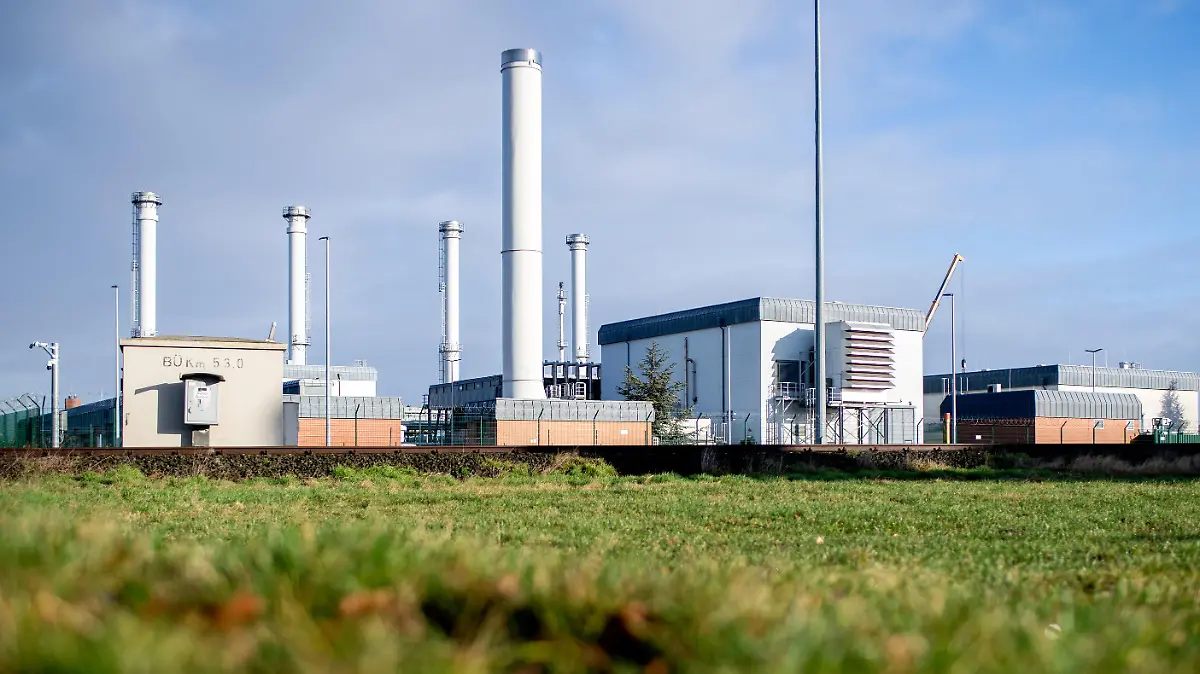 Technische Anlagen stehen auf dem Gelände des Erdgasspeichers Rehden der astora GmbH, einem Tochterunternehmen von Gazprom. Bei der Speicheranlage handelt es sich um den größten Erdgasspeicher in Westeuropa. Die Füllstände der Erdgasspeicher in Deutschland bewegen sich in diesem Winter auf sehr niedrigem Niveau.