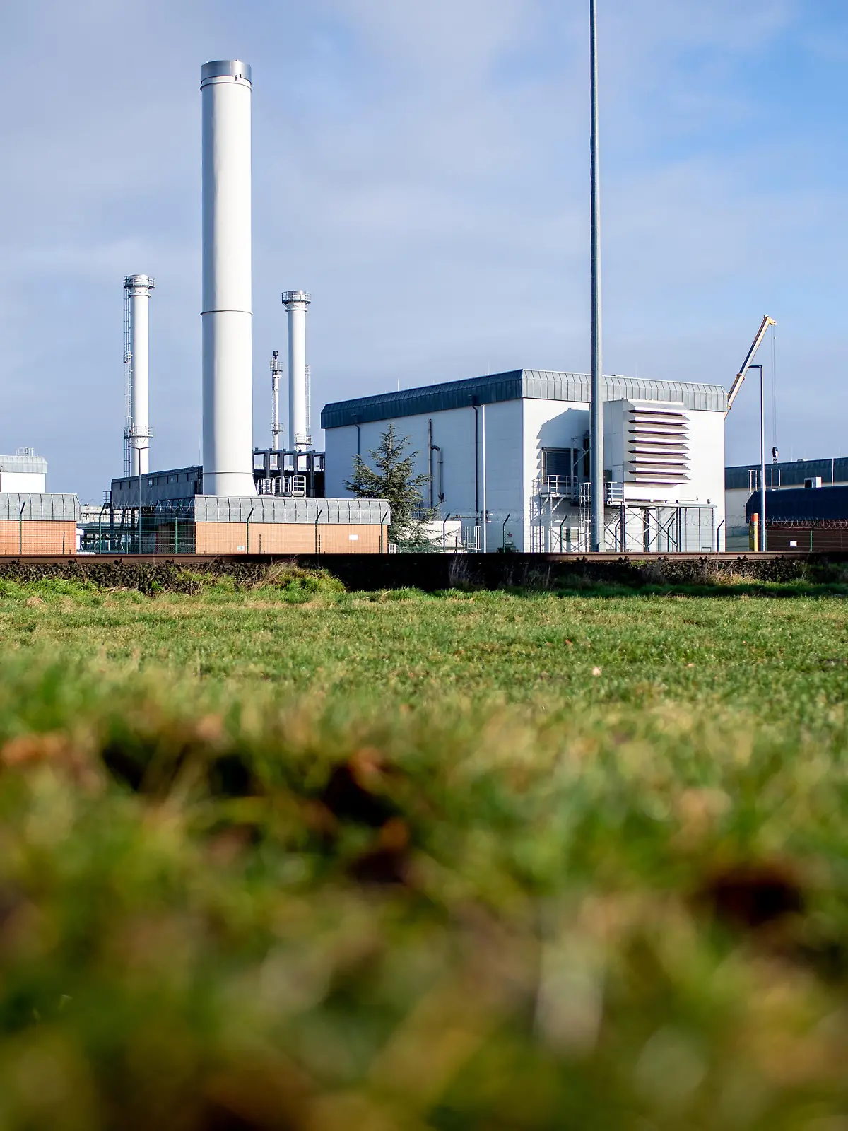 Technische Anlagen stehen auf dem Gelände des Erdgasspeichers Rehden der astora GmbH, einem Tochterunternehmen von Gazprom. Bei der Speicheranlage handelt es sich um den größten Erdgasspeicher in Westeuropa. Die Füllstände der Erdgasspeicher in Deutschland bewegen sich in diesem Winter auf sehr niedrigem Niveau.