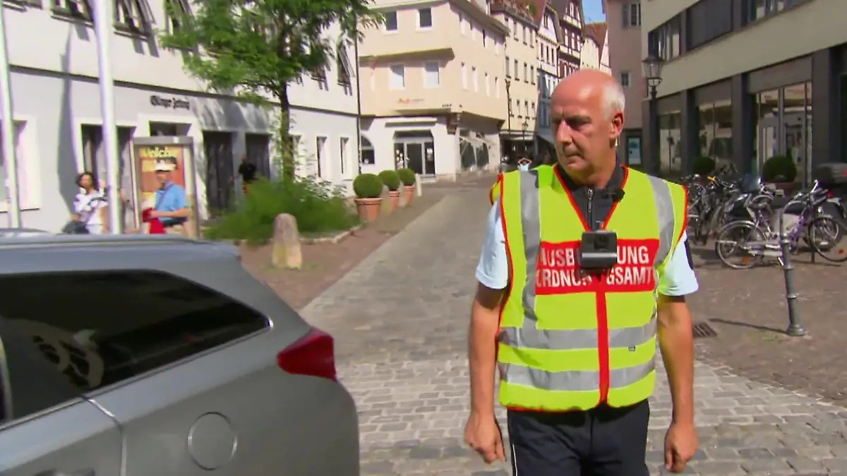 Der Tag als Ordnungsamtsmitarbeiter startet für Mario Basler relativ entspannt.