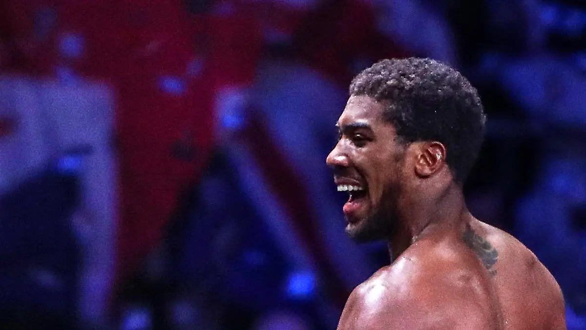 SAUDI ARABIA - DECEMBER 7, 2019: British boxer Anthony Joshua celebrates winning a bout against his American rival Andy Ruiz Jr and regaining his IBO, WBA Super, IBF and WBO World Heavy Titles at Diriyah Arena outside Riyadh. Valery Sharifulin/TASS PUBLICATIONxINxGERxAUTxONLY TS0C68D2