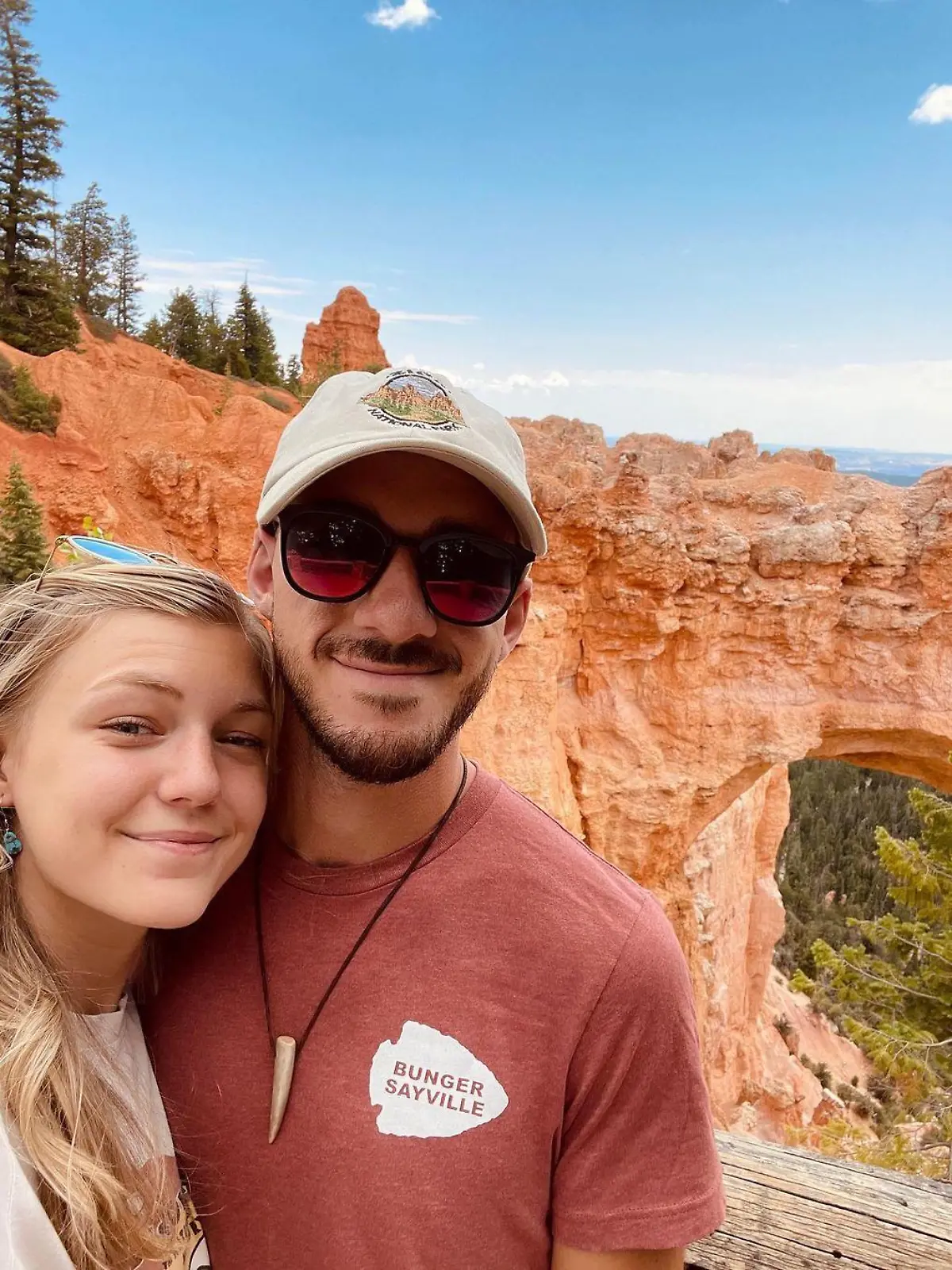 Im Sommer waren Gabby Petito (22) und ihr Verlobter Brian Laundrie (23) zu einem Roadtrip durch die USA aufgebrochen - nur er kehrte zurück. Gabbys Leiche war am 19. September im Grand-Teton-Nationalpark (US-Bundesstaat Wyoming) gefunden worden.