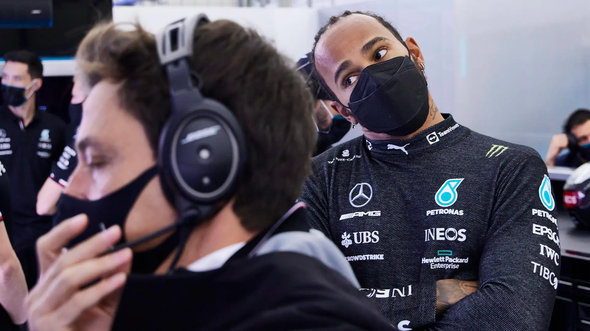 Formula 1 2021: Turkish GP ISTANBUL PARK, TURKEY - OCTOBER 09: Sir Lewis Hamilton, Mercedes, with Toto Wolff, Team Principal and CEO, Mercedes AMG during the Turkish GP at Istanbul Park on Saturday October 09, 2021, Turkey. Photo by Steve Etherington / LAT Images Images PUBLICATIONxINxGERxSUIxAUTxHUNxONLY GP2116_084736SNE45081 