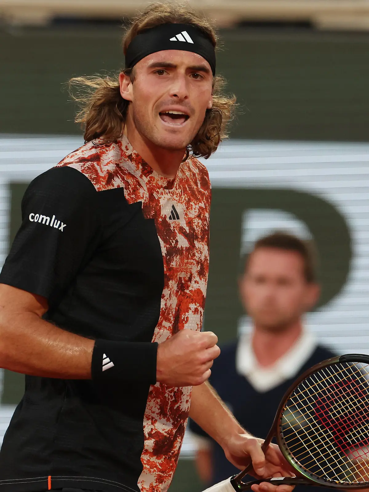 (230607) -- PARIS, June 7, 2023 (action press/Xinhua) -- Stefanos Tsitsipas reacts during the men's singles quarterfinal match between Carlos Alcaraz of Spain and Stefanos Tsitsipas of Greece at the French Open tennis tournament at Roland Garros in Paris, France, on June 6, 2023. (action press/Xinhua/Gao Jing) / action press