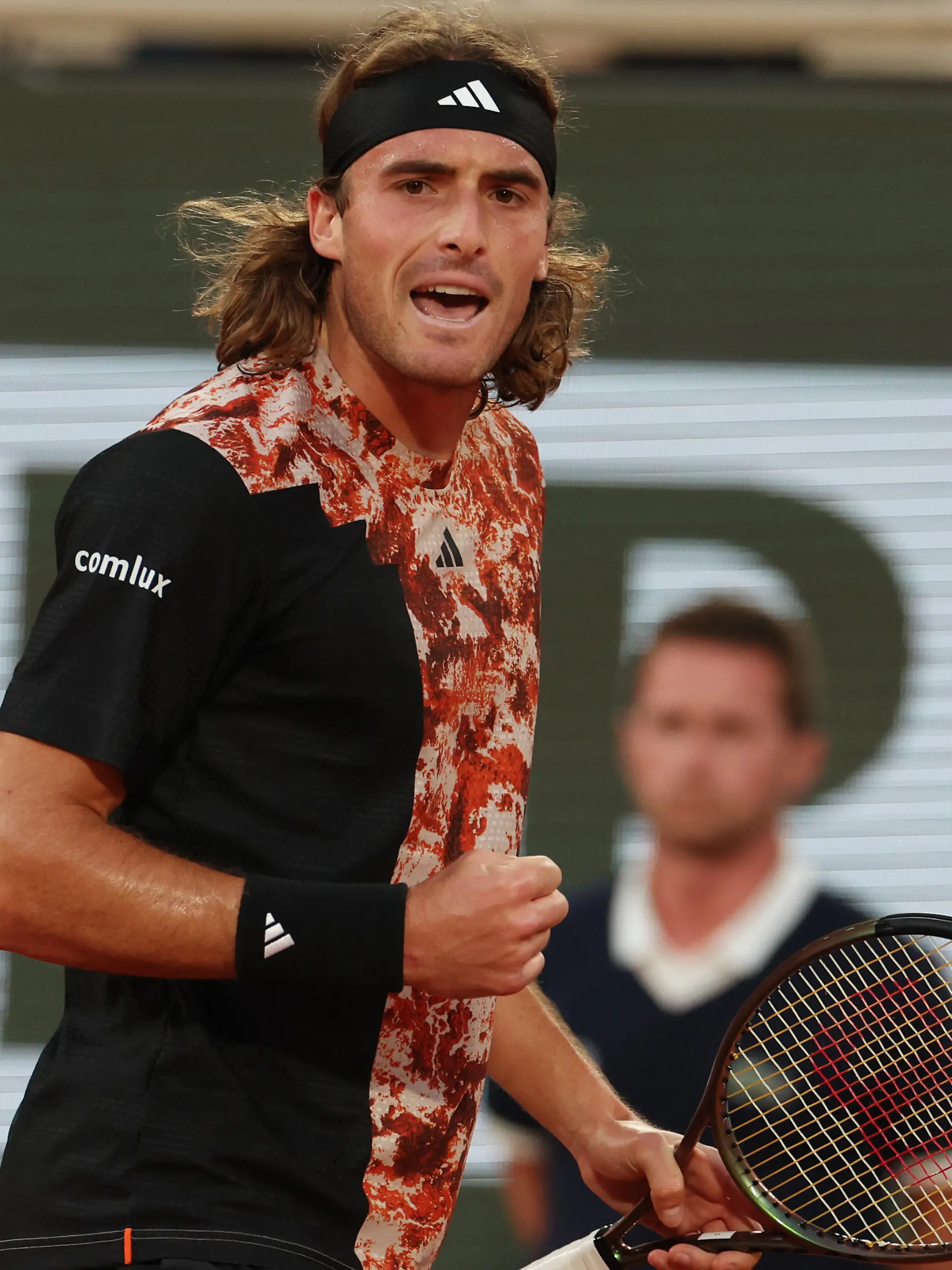(230607) -- PARIS, June 7, 2023 (action press/Xinhua) -- Stefanos Tsitsipas reacts during the men's singles quarterfinal match between Carlos Alcaraz of Spain and Stefanos Tsitsipas of Greece at the French Open tennis tournament at Roland Garros in Paris, France, on June 6, 2023. (action press/Xinhua/Gao Jing) / action press