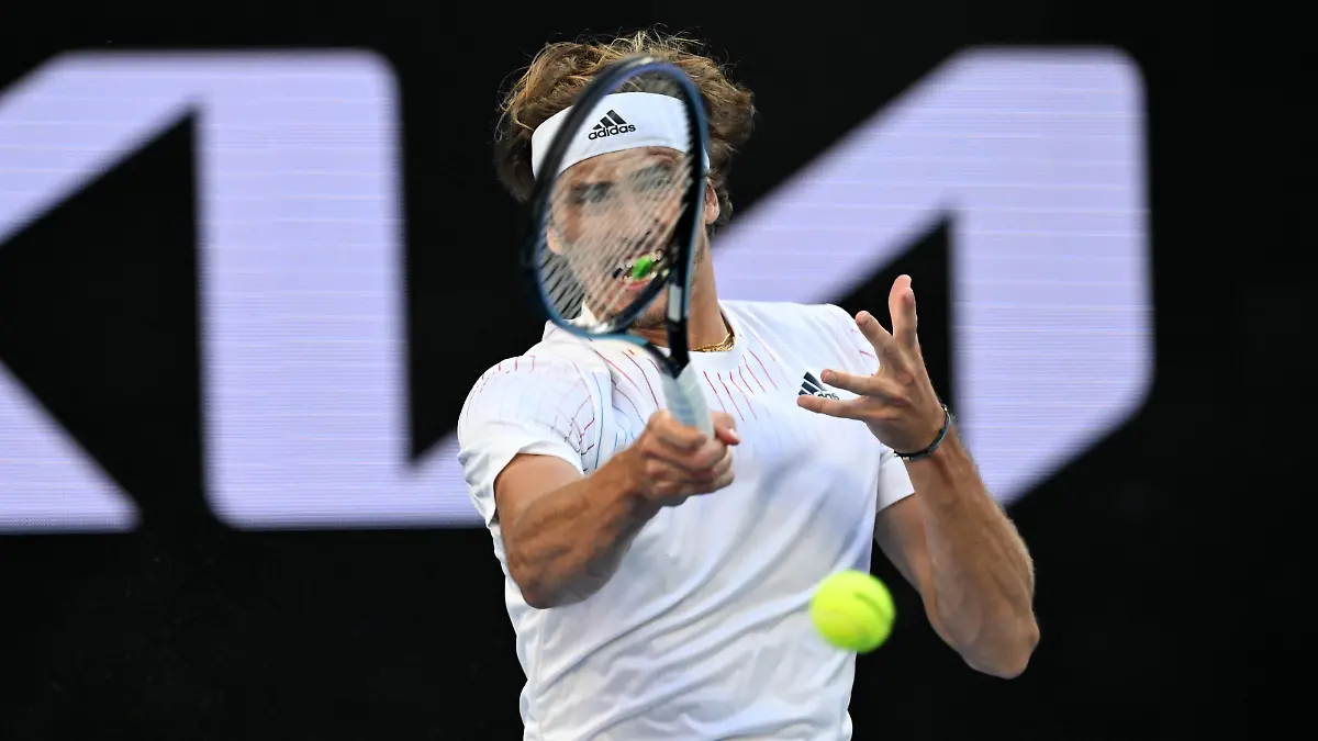 TENNIS AUSTRALIAN OPEN, Alexander Zverev of Germany during his third round Mens singles match against Radu Albot of Moldova on Day 5 of the Australian Open, at Melbourne Park, in Melbourne, Friday, January 21, 2022. ACHTUNG: NUR REDAKTIONELLE NUTZUNG, KEINE ARCHIVIERUNG UND KEINE BUCHNUTZUNG MELBOURNE VIC AUSTRALIA PUBLICATIONxINxGERxSUIxAUTxONLY Copyright: xDEANxLEWINSx 20220121001615410411