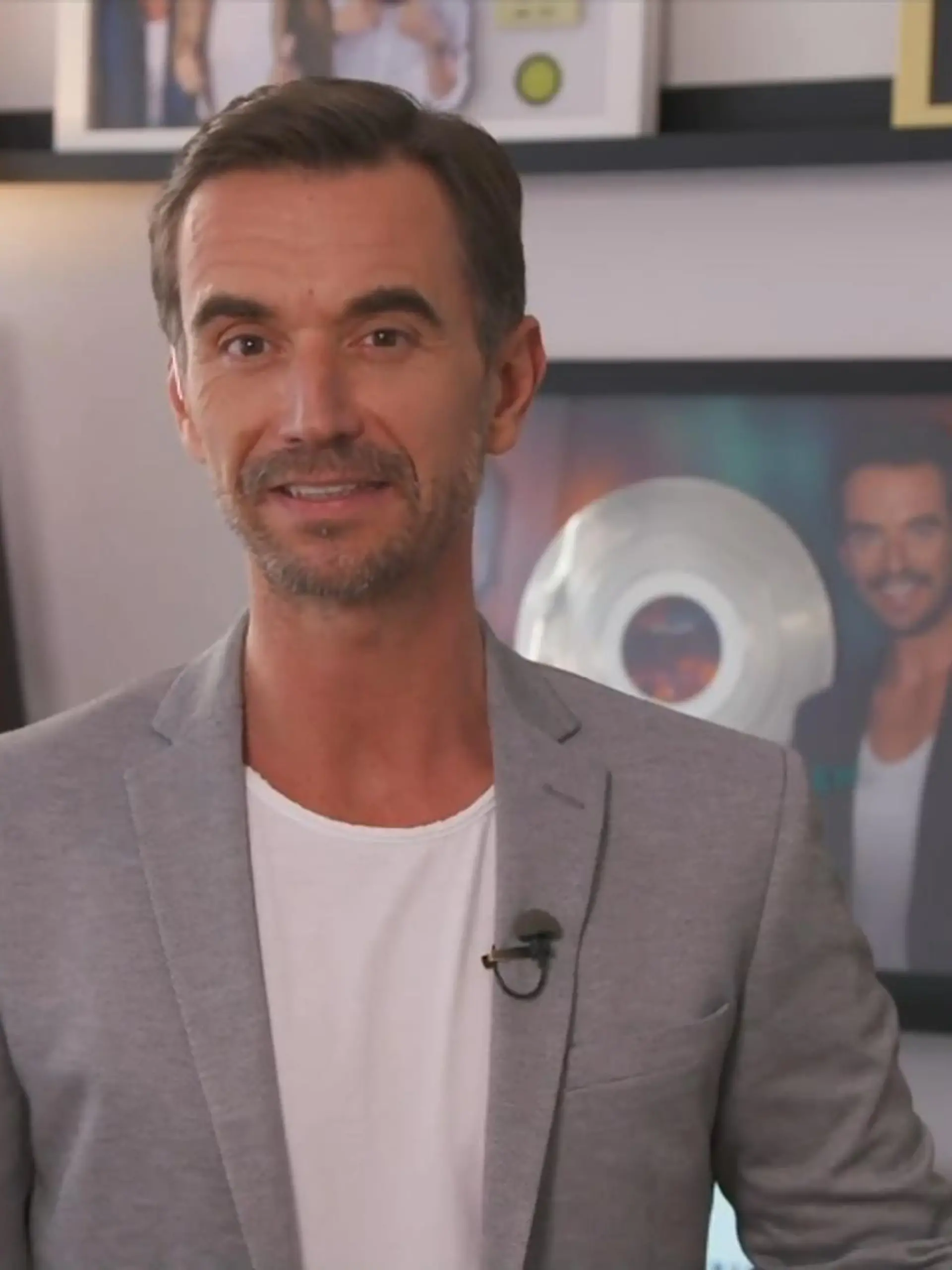 Bei den Worten von Florian wird man gleich doppelt neugierig auf die neue Staffel. Wir dürfen uns auf viele Emotionen freuen, Tränen bei Jury und Kandidaten und wer weiß, vielleicht sogar auf die ein oder andere Performance auf Weltniveau. Florian ist von seinen Kandidaten jedenfalls begeistert, wie er hier im Video eindringlich schildert.