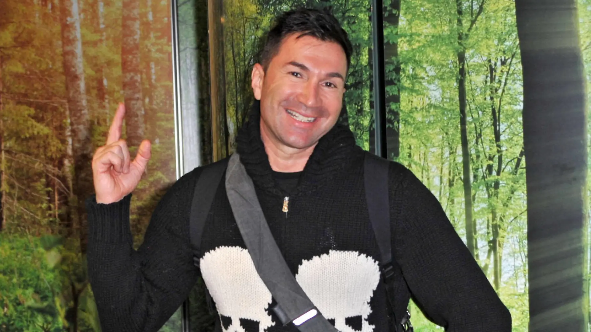 RTL - Dschungelcamp 2022. Lucas Cordalis anläßlich der Abreise der Kandidaten der RTL - Sendung Ich bin ein Star - holt mich hier raus zum Dschungel-Camp 2022 in Südafrika am 09.01.2022 auf dem Flughafen Frankfurt / Main. 20220109MWI7075 *** RTL Dschungelcamp 2022 Lucas Cordalis on the occasion of the departure of the candidates of the RTL program I am a star get me out of here to the jungle camp 2022 in South Africa on 09 01 2022 at Frankfurt Main Airport 20220109MWI7075