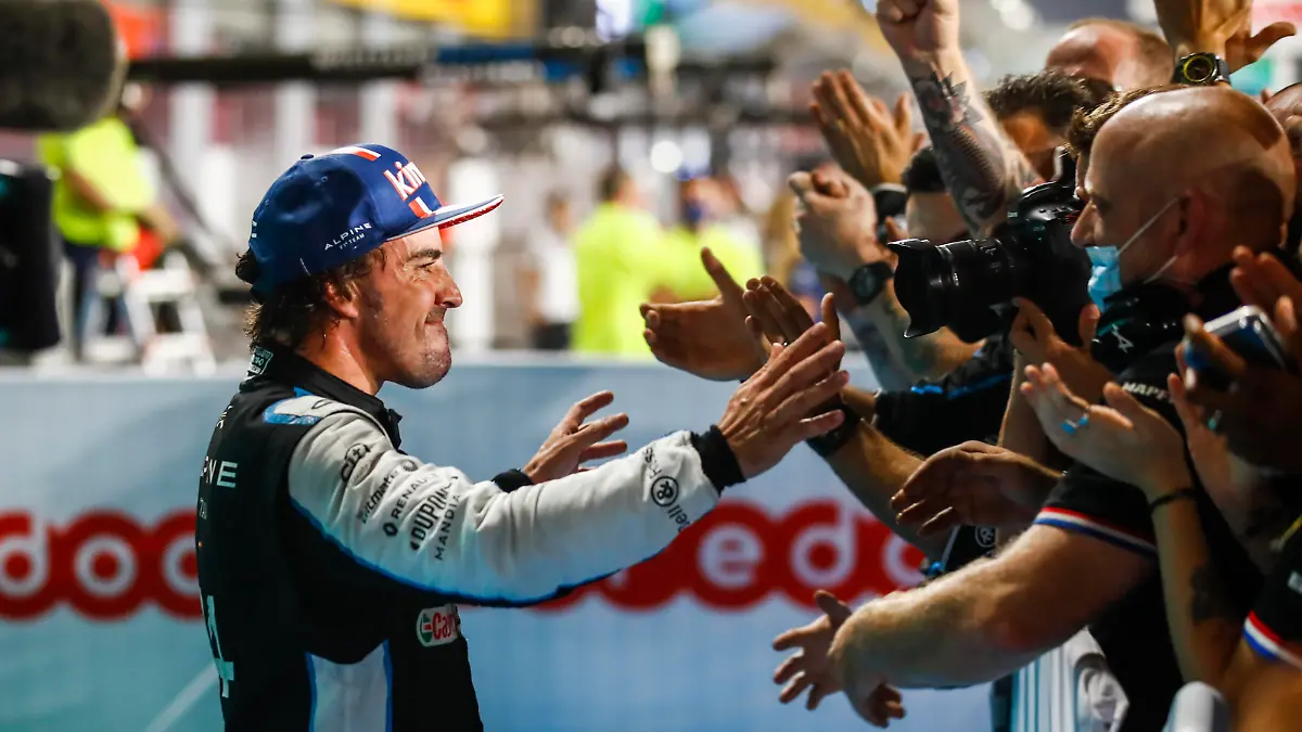 14 Fernando Alonso ESP, Alpine F1 Team, F1 Grand Prix of Qatar at Losail International Circuit on November 21, 2021 in Doha, Qatar. Photo by HOCH ZWEI Doha Qatar *** 14 Fernando Alonso ESP, Alpine F1 Team , F1 Grand Prix of Qatar at Losail International Circuit on November 21, 2021 in Doha, Qatar Photo by HOCH ZWEI Doha Qatar