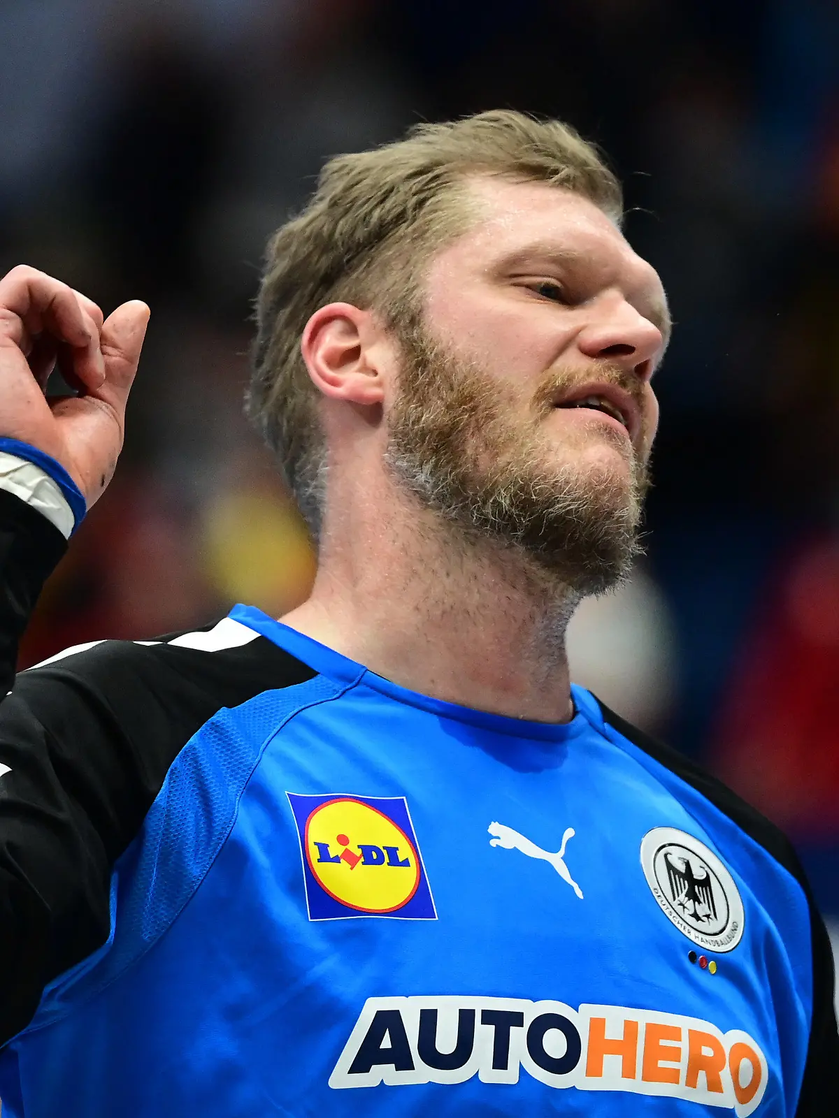 21.01.2022, Slowakei, Bratislava: Handball: EM, Deutschland - Norwegen, Hauptrunde, Gruppe 2, 2. Spieltag. Deutschlands Johannes Bitter reagiert. Foto: Marijan Murat/dpa +++ dpa-Bildfunk +++
