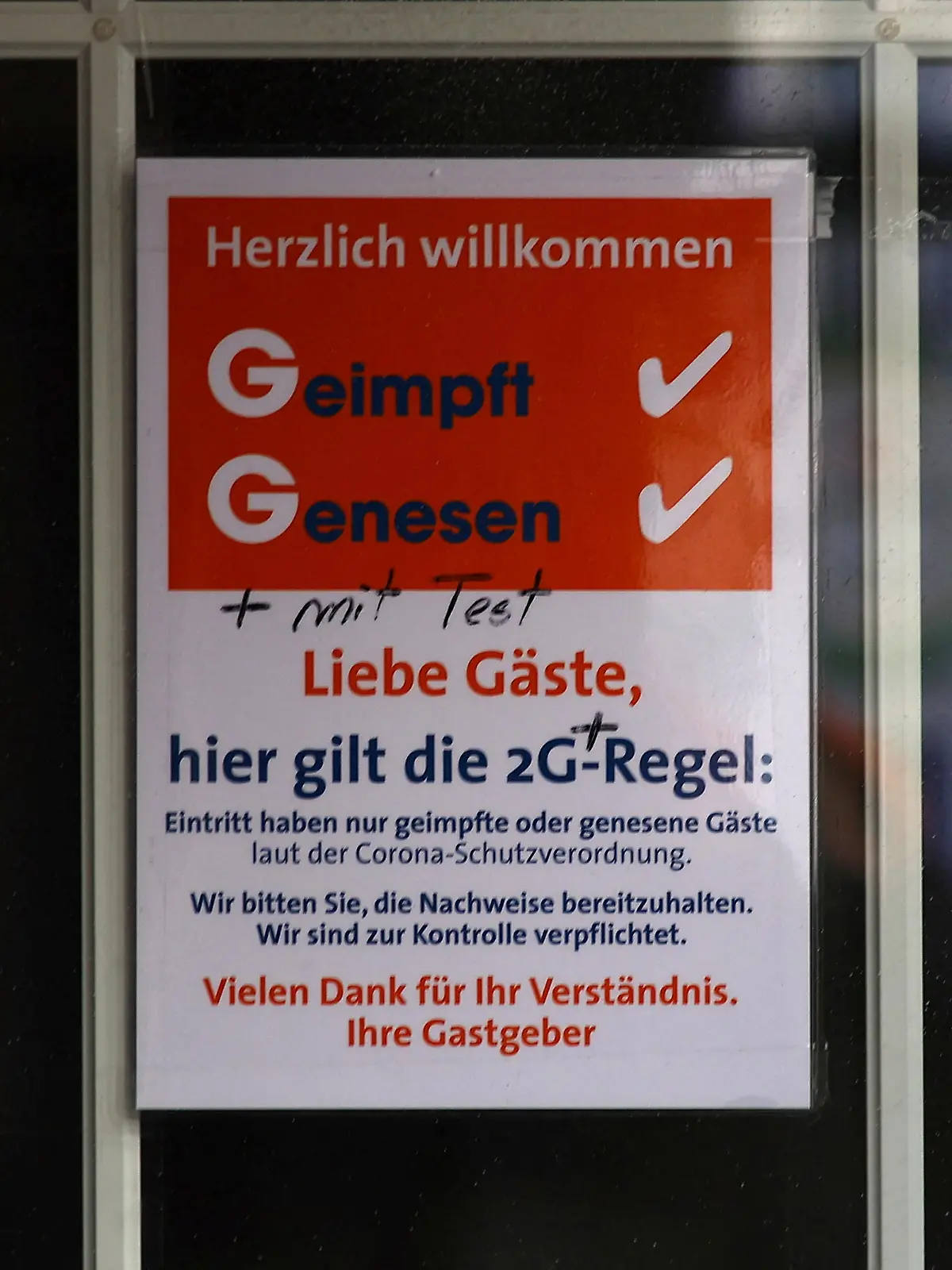 A sign shows the requirements to enter restaurants and bars as the spread of the coronavirus disease (Covid-19) continues in Frankfurt, Germany, January 18, 2022. "2Gplus" rule in Germany means "Geimpft" (vaccinated), "Genesen" (recovered) and "plus" (negative test or booster certificate). REUTERS/Kai Pfaffenbach