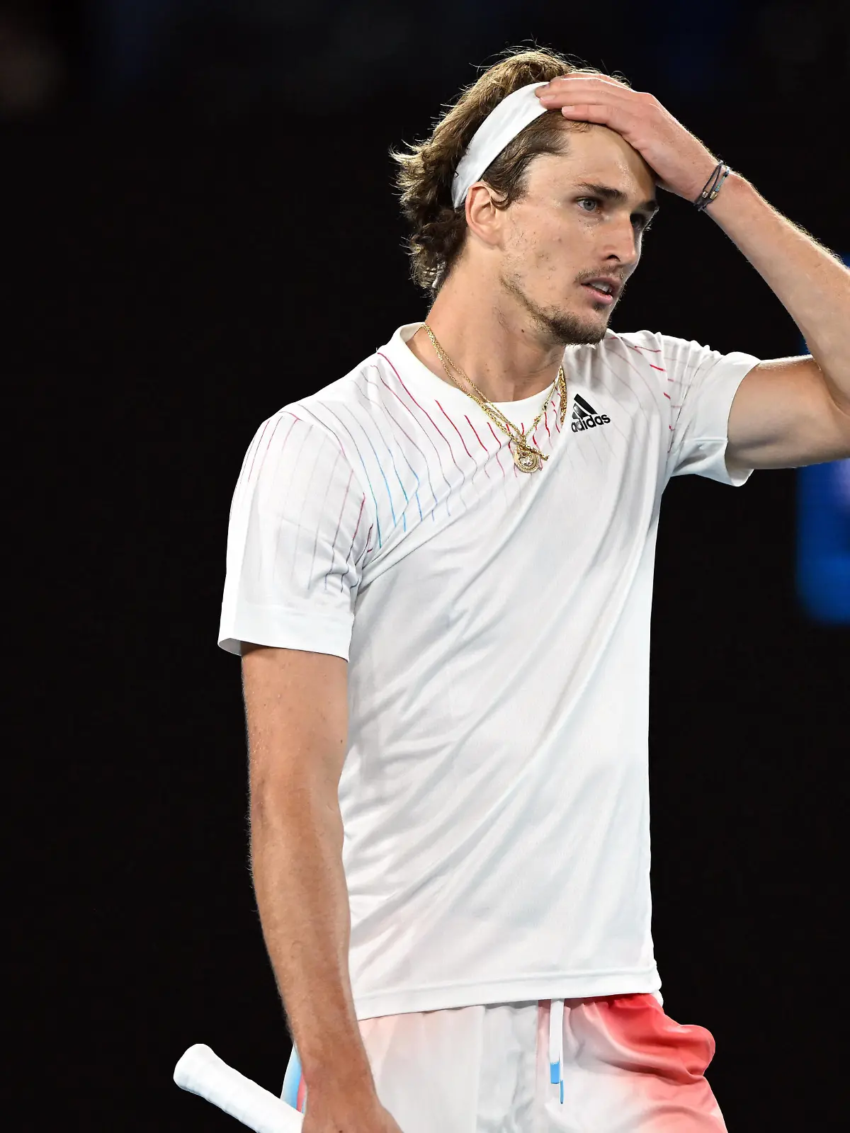  Mandatory Credit: Photo by James Gourley/Shutterstock 12763717hg Alexander Zverev celebrates victory in his second round match Australian Open, Day Three, Tennis, Melbourne Park, Melbourne, Australia - 19 Jan 2022 Australian Open, Day Three, Tennis, Melbourne Park, Melbourne, Australia - 19 Jan 2022 PUBLICATIONxINxGERxSUIxAUTXHUNxGRExMLTxCYPxROMxBULxUAExKSAxONLY Copyright: xJamesxGourley/Shutterstockx 12763717hg