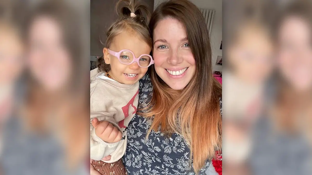 Alexandra Button und ihr Ehemann Kris sammeln Spenden, um Tochter Doris (2) einen "Eye-Gaze-Computer" kaufen zu können.