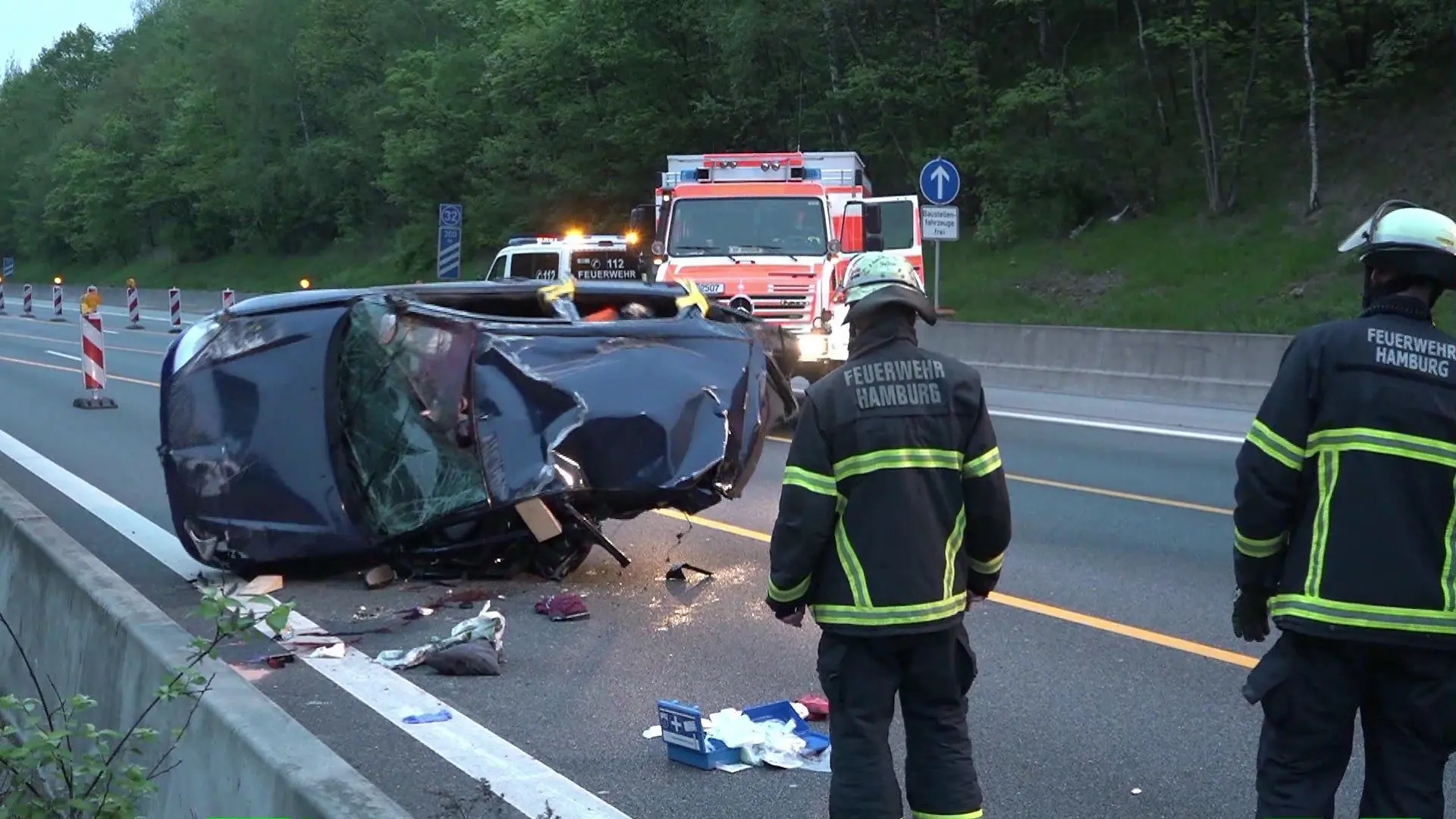 Am 01.05.2019 kommt es auf der A1 zum Unfall. Ein 48-Jähriger stirbt noch an der Unfallstelle.