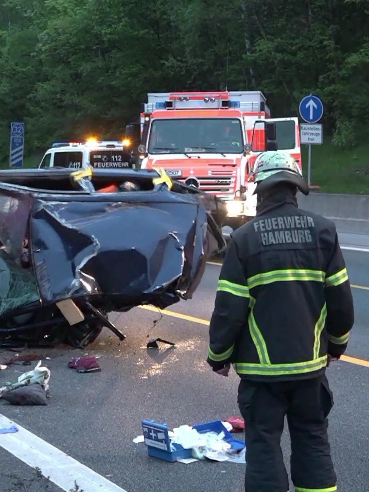 Am 01.05.2019 kommt es auf der A1 zum Unfall. Ein 48-Jähriger stirbt noch an der Unfallstelle.
