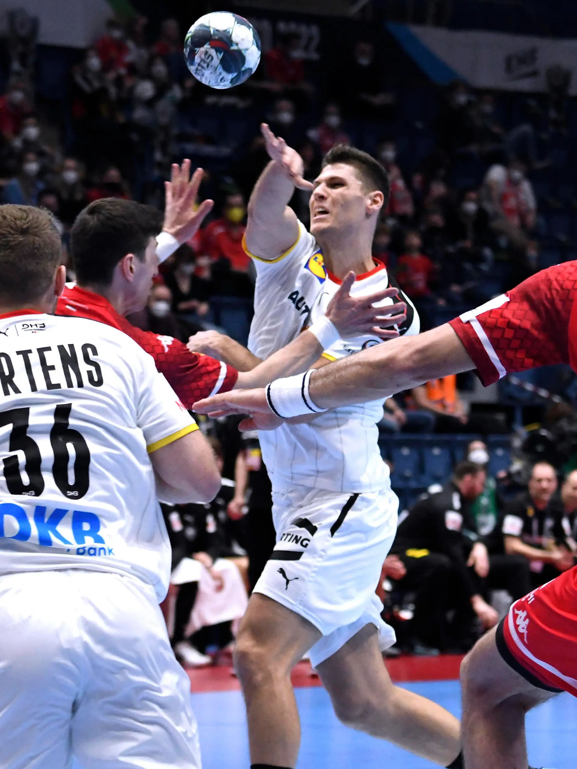 HEYMANN Sebastian Team Deutschland Handball Europameisterschaften 2022 in der Slowakei Vorrunden Spiel Deutschland - Oesterreich am 16.01.2022 in Bratislava *** HEYMANN Sebastian Team Germany European Handball Championships 2022 in Slovakia preliminary round match Germany Austria on 16 01 2022 in Bratislava 