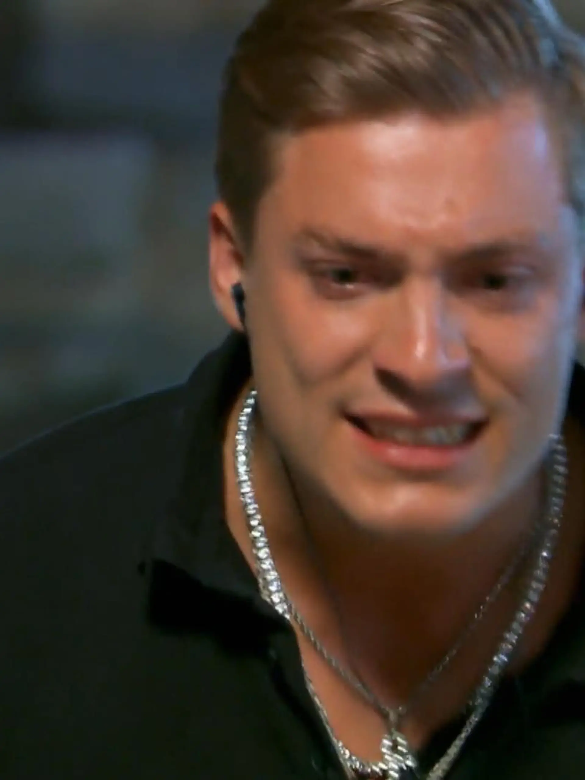 Ist diese Liebe noch zu retten? Von Woche zu Woche spitzt sich das Drama um die Beziehung von Henrik Stoltenberg und Paulina Ljubas zu. Das Lagerfeuer der aktuellen Folge Temptation Island VIP hat große Konsequenzen
