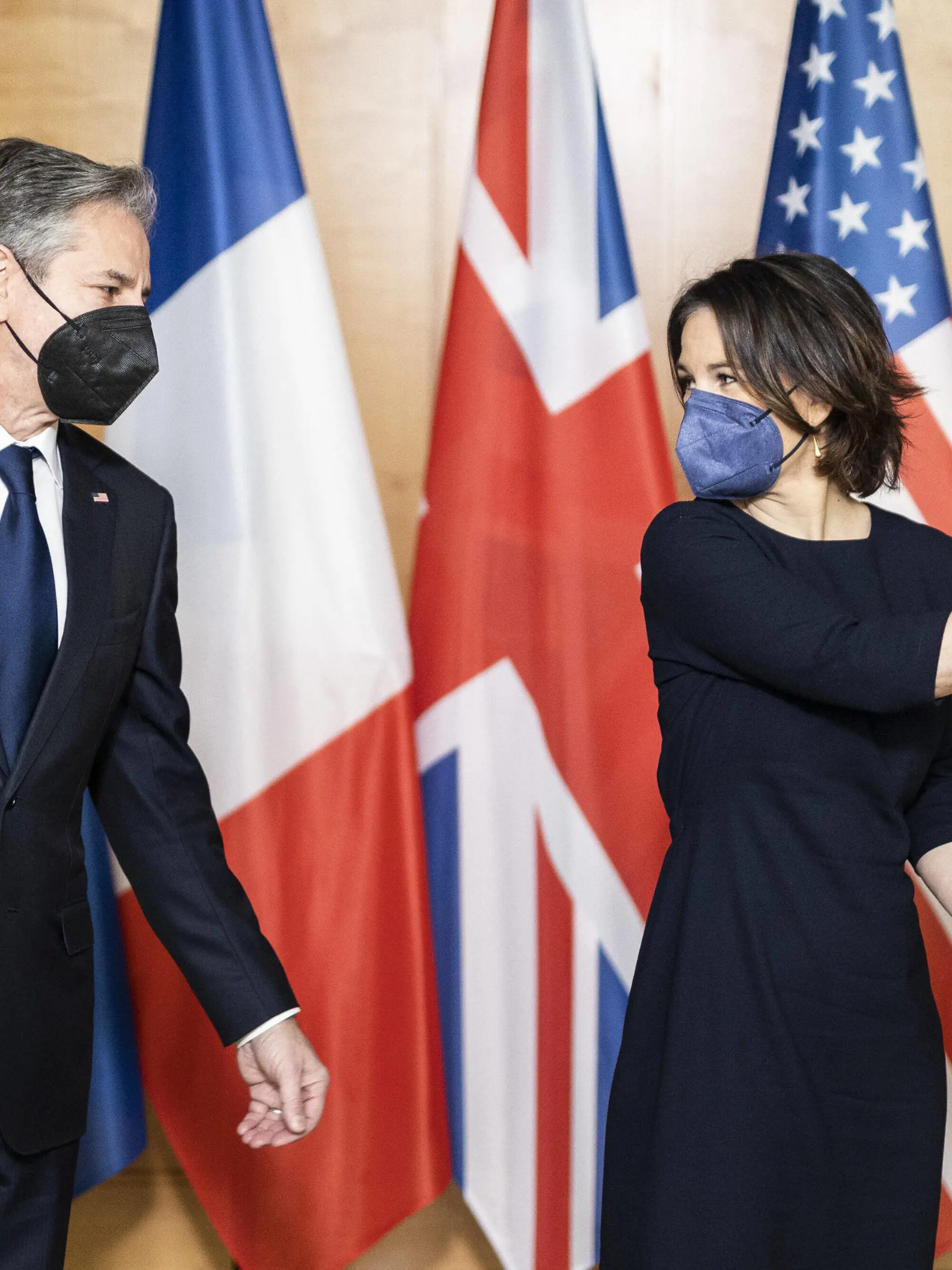 R-L Annalena Baerbock, Bundesaussenministerin, und Antony Blinken, Aussenminister der Vereinigten Staaten von Amerika, aufgenommen im Rahmen des QUAD-Treffens in Berlin, 20.01.2022. Beim QUAD-Format treffen sich die Aussenminister von Deutschland, Grossbritannien, Frankreich sowie der USA. Berlin Deutschland *** R L Annalena Baerbock, German Foreign Minister, and Antony Blinken, Secretary of State of the United States of America, photographed at the QUAD meeting in Berlin, 20 01 2022 The QUAD format brings together the foreign ministers of Germany, the United Kingdom, France and the United States Berlin Germany Copyright: xFlorianxGaertnerx