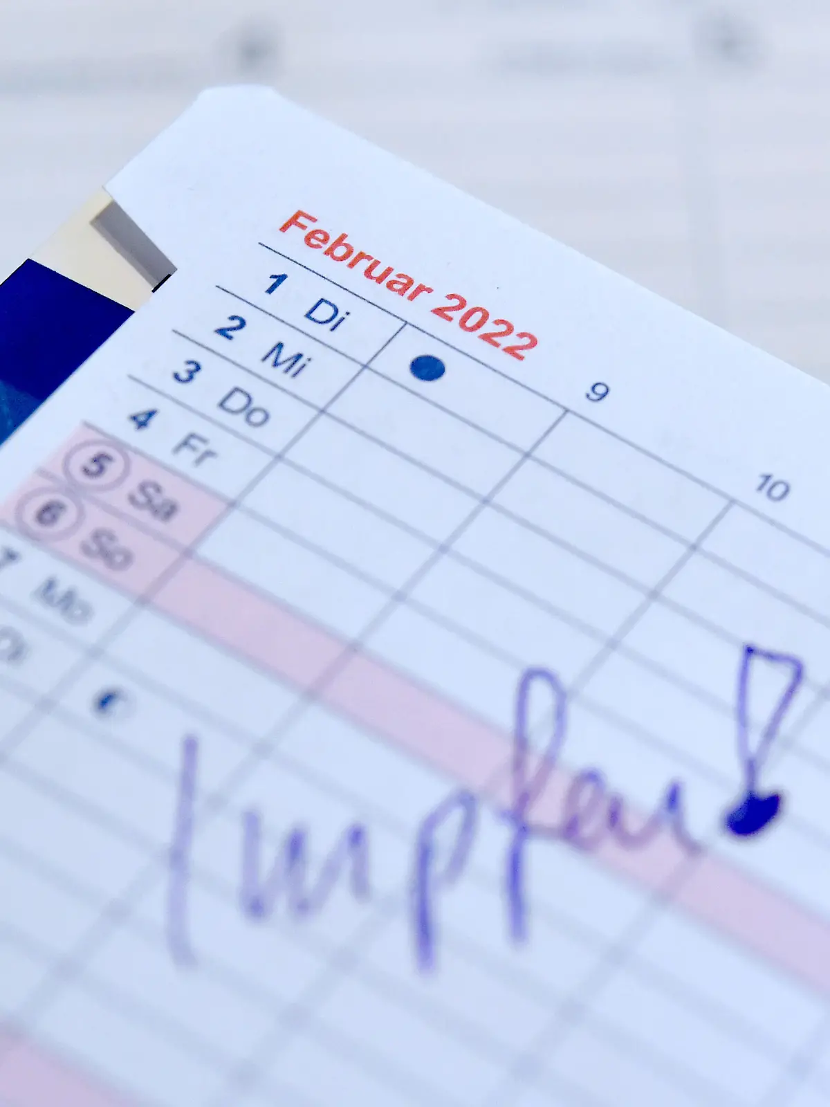 ABD0037_20220118 - SALZBURG - ÖSTERREICH: ++ THEMENBILD ++ Illustration zum Thema "Impfen / Impfpflicht / Gesetz" - Der Eintrag "Impfen" auf einem Kalender am Dienstag, 18. Jänner 2022. - FOTO: APA/BARBARA GINDL - 20220118_PD3919