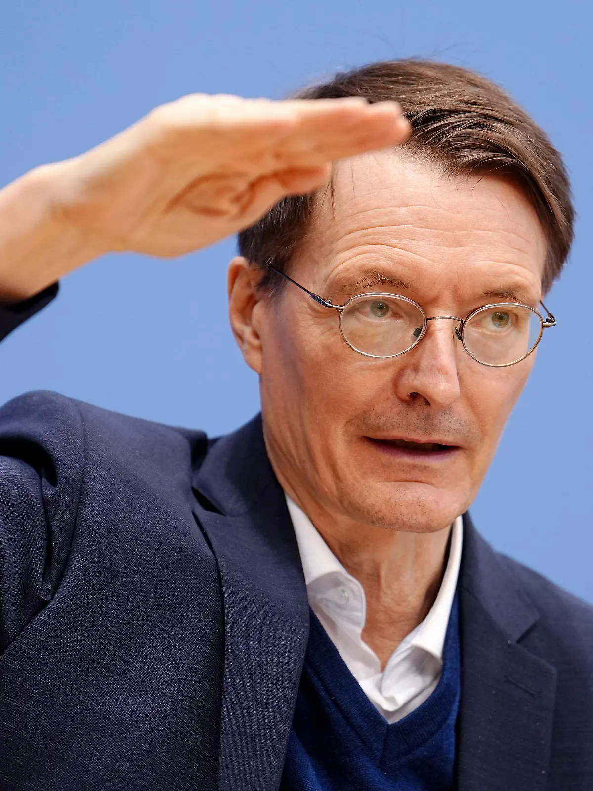 ARCHIV - 14.01.2022, Berlin: Karl Lauterbach (SPD), Bundesminister für Gesundheit, äußert sich in der Bundespressekonferenz zur aktuellen Corona-Lage. Lauterbach rechnet bis Mitte Februar mit mehreren Hunderttausend Corona-Neuinfektionen am Tag. Foto: Kay Nietfeld/dpa +++ dpa-Bildfunk +++