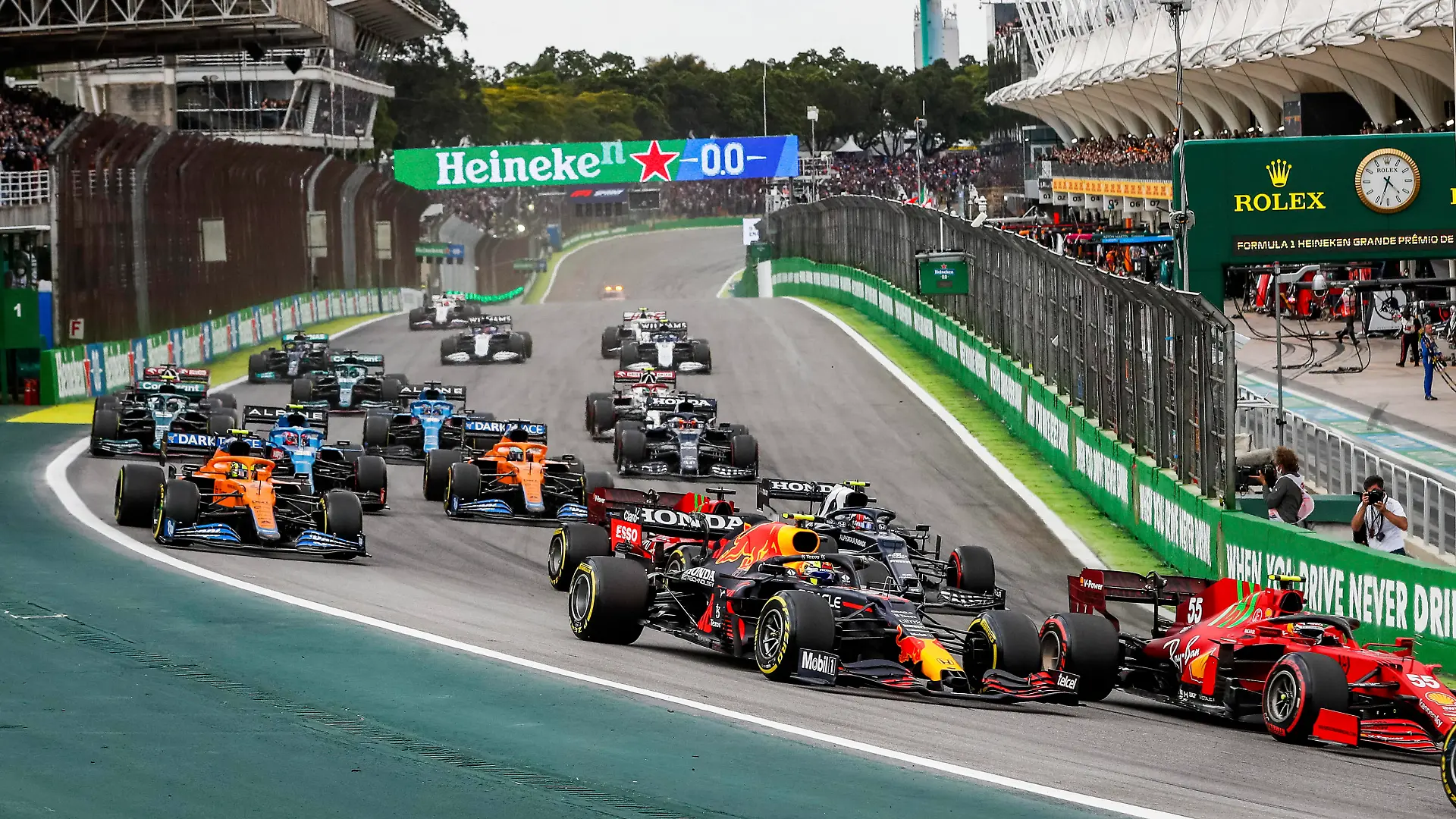 Start, Sprint Qualifying, 55 Carlos Sainz ESP, Scuderia Ferrari Mission Winnow, 11 Sergio Perez MEX, Red Bull Racing, F1 Grand Prix of Brazil at Autodromo Jose Carlos Pace on November 13, 2021 in Sao Paulo, Brazil. Photo by HOCH ZWEI Sao Paulo Brazil *** Start, Sprint Qualifying, 55 Carlos Sainz ESP, Scuderia Ferrari Mission Winnow , 11 Sergio Perez MEX, Red Bull Racing , F1 Grand Prix of Brazil at Autodromo Jose Carlos Pace on November 13, 2021 in Sao Paulo, Brazil Photo by HOCH ZWEI Sao Paulo Brazil