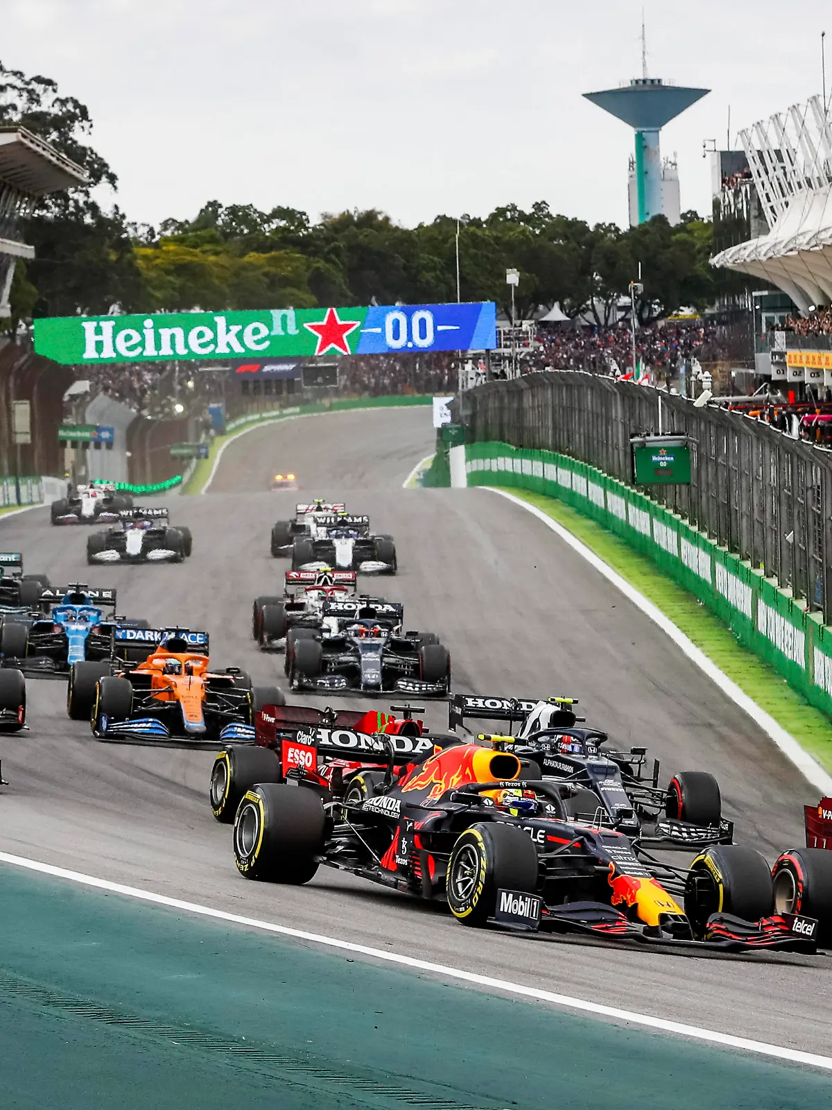 Start, Sprint Qualifying, 55 Carlos Sainz ESP, Scuderia Ferrari Mission Winnow, 11 Sergio Perez MEX, Red Bull Racing, F1 Grand Prix of Brazil at Autodromo Jose Carlos Pace on November 13, 2021 in Sao Paulo, Brazil. Photo by HOCH ZWEI Sao Paulo Brazil *** Start, Sprint Qualifying, 55 Carlos Sainz ESP, Scuderia Ferrari Mission Winnow , 11 Sergio Perez MEX, Red Bull Racing , F1 Grand Prix of Brazil at Autodromo Jose Carlos Pace on November 13, 2021 in Sao Paulo, Brazil Photo by HOCH ZWEI Sao Paulo Brazil 
