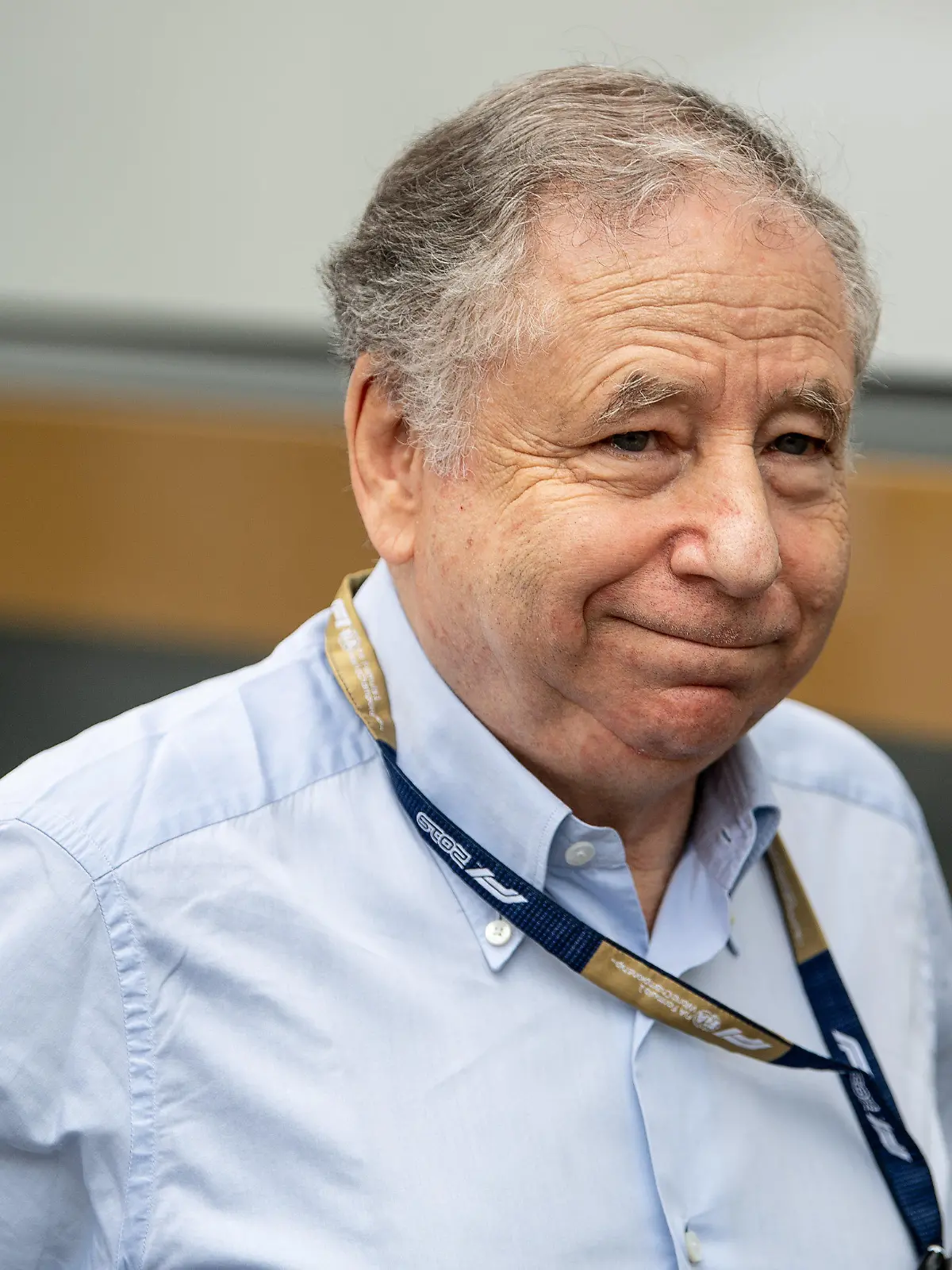 ARCHIV - 28.07.2019, Baden-Württemberg, Hockenheim: Motorsport: Formel-1-Weltmeisterschaft, Grand Prix von Deutschland. Jean Todt, Präsident des Welt-Automobilverbands FIA, kommt vor dem Rennen ins Fahrerlager. (zu dpa: «Weltverbandschef Todt verteidigt späte Formel-1-Absage von Australien») Foto: Fabian Sommer/dpa Fabian Sommer/dpa +++ dpa-Bildfunk +++