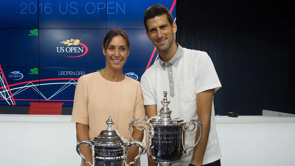 Reigning U.S. Open tennis champions Flavia Pennetta, left and Novak Djokovic, pose with their trophies during a media availability at the Billie Jean King National Tennis Center, Friday, Aug. 26, 2016, in New York. (AP Photo/Bryan R. Smith)