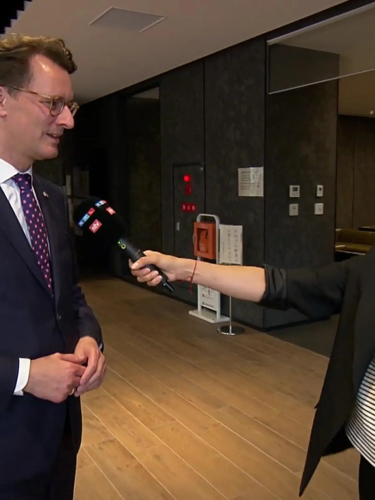 Am Rande der Japan-Reise hat RTL WEST-Reporterin Saskia Gaebel den NRW-Ministerpräsidenten nach seinem Fazit gefragt.
