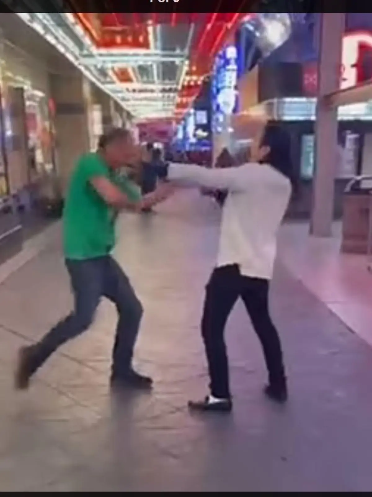 Ganz schlechte Idee: Ein Mann hat sich in Las Vegas mit einem Michael-Jackson-Double angelegt, nicht ahnend, dass sein Opfer Profi-Wrestler ist.