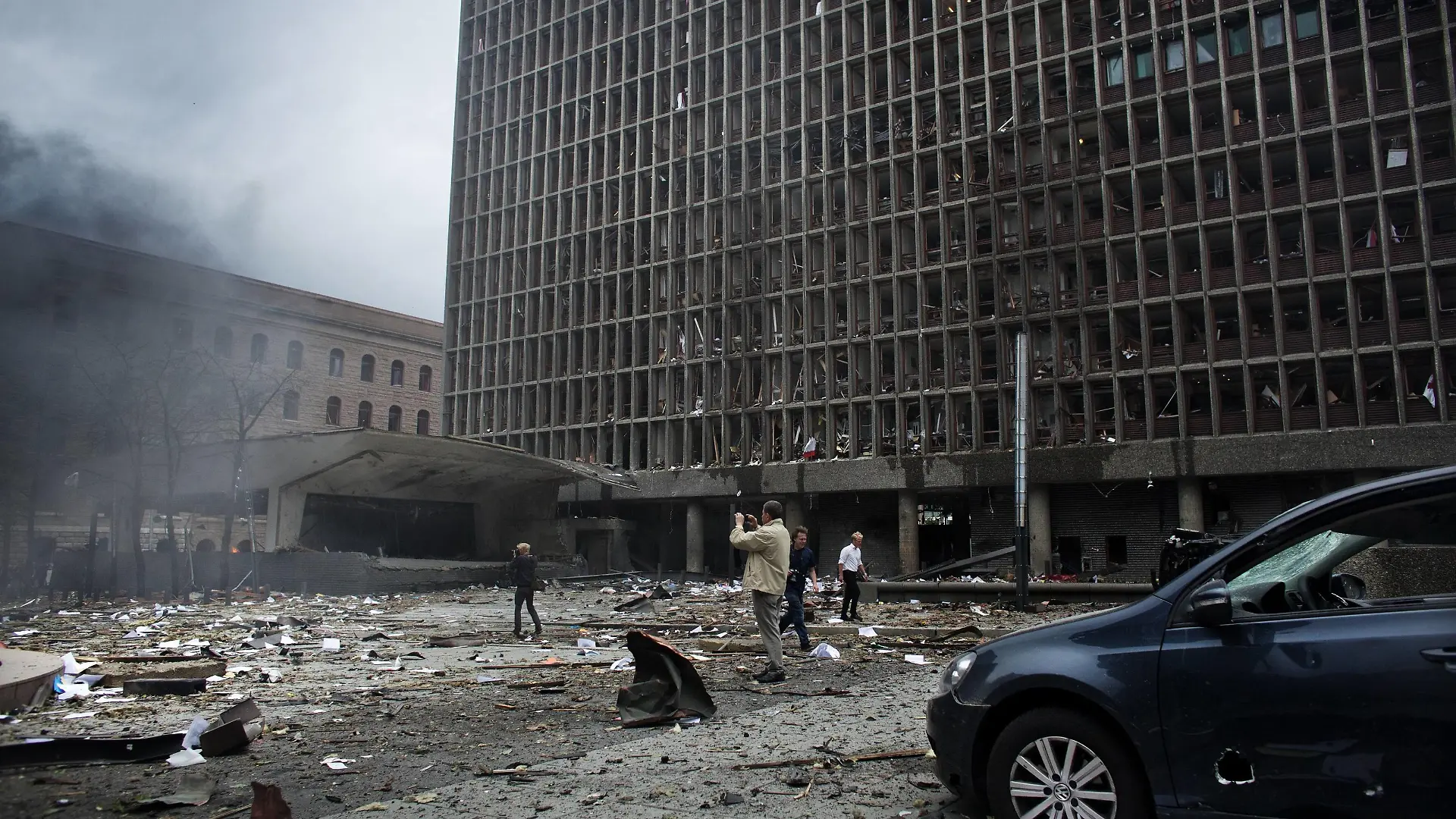 Oslo/Norway - government district in Oslo minutes after Anders Behring Breivik detonated his bomb. PUBLICATIONxNOTxINxSWExDENxUK - KP070099
Oslo Norway Government District in Oslo MINUTES After Anders Behring Breivik detonated His Bomb PUBLICATIONxNOTxINxSWExDENxUK KP070099
