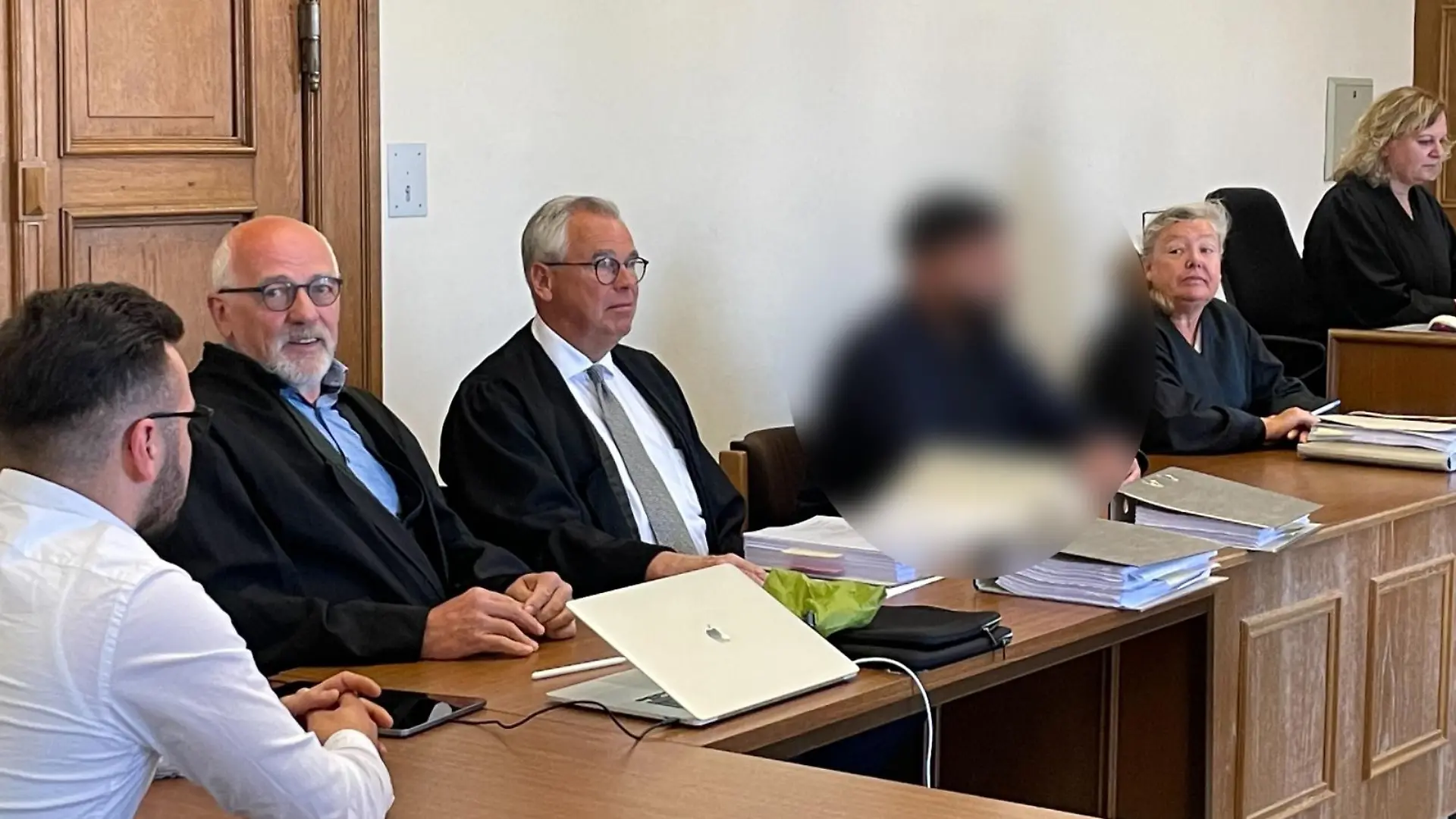 Unfallfahrer Diyar C. heute im Gerichtssaal. Er leidet durch den Unfall an einer posttraumatischen Belastungsstörung.