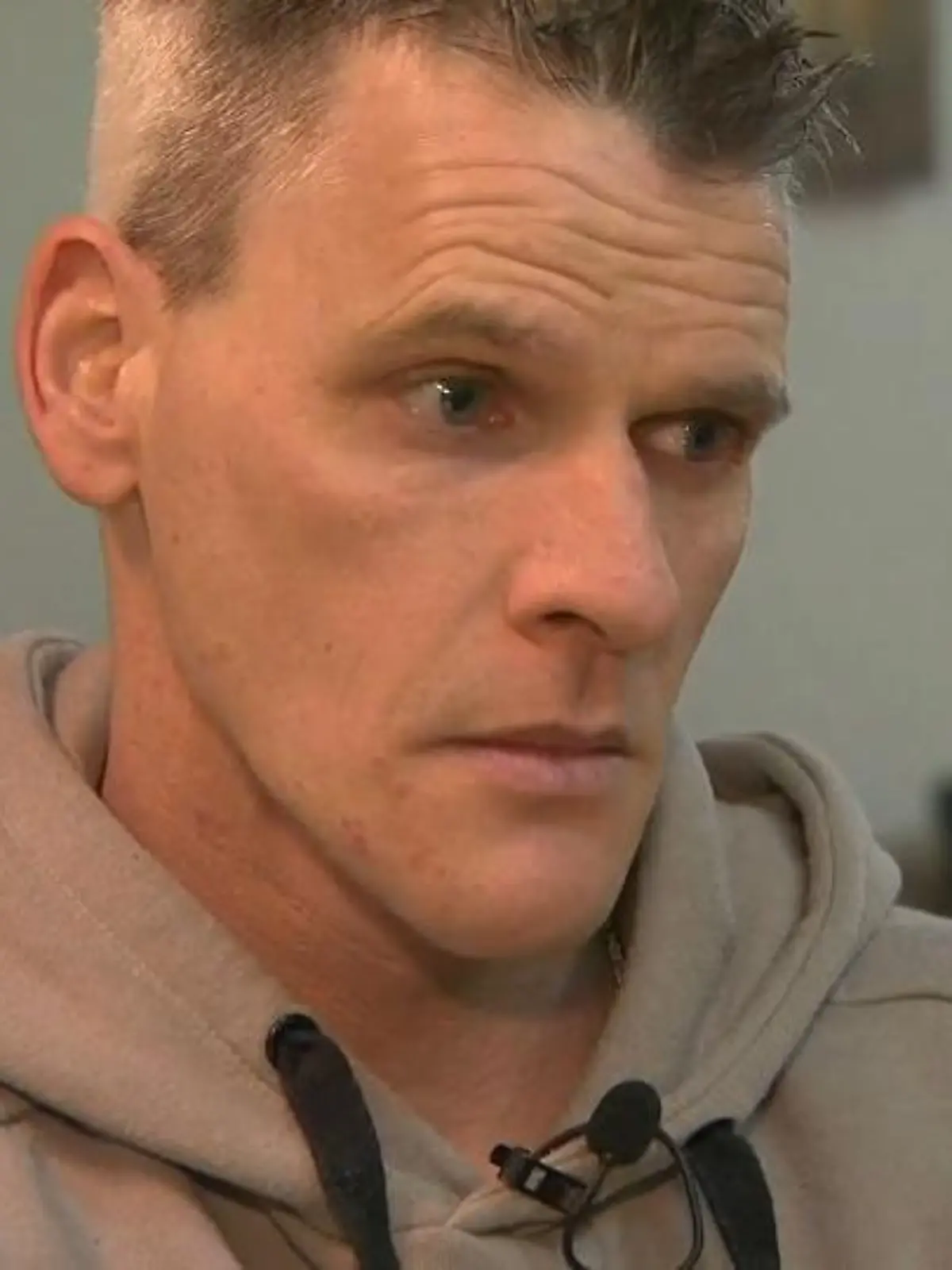 Im Jahr 2008 verlor Mike van Kriekinge seinen Sohn. Der damalige Lebensgefährte der Mutter, Dave de K., verprügelte den damals zweijährigen Miguel so brutal, dass dieser an einer Hirnblutung verstarb. Nun kommen die schrecklichen Erinnerungen bei Mike zurück. Denn: de K. soll erneut ein kleines Kind getötet haben.