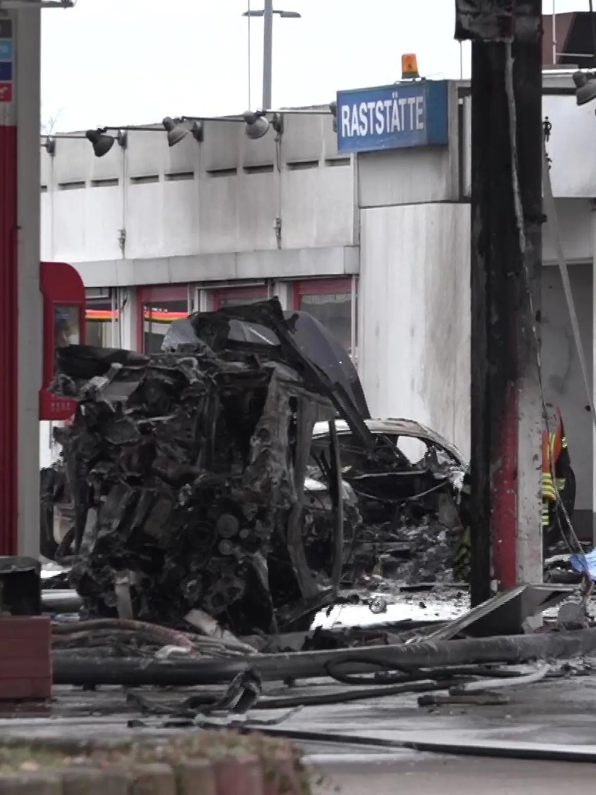 Auto rast in Tankstelle - zwei Tote im Main-Kinzig-Kreis!