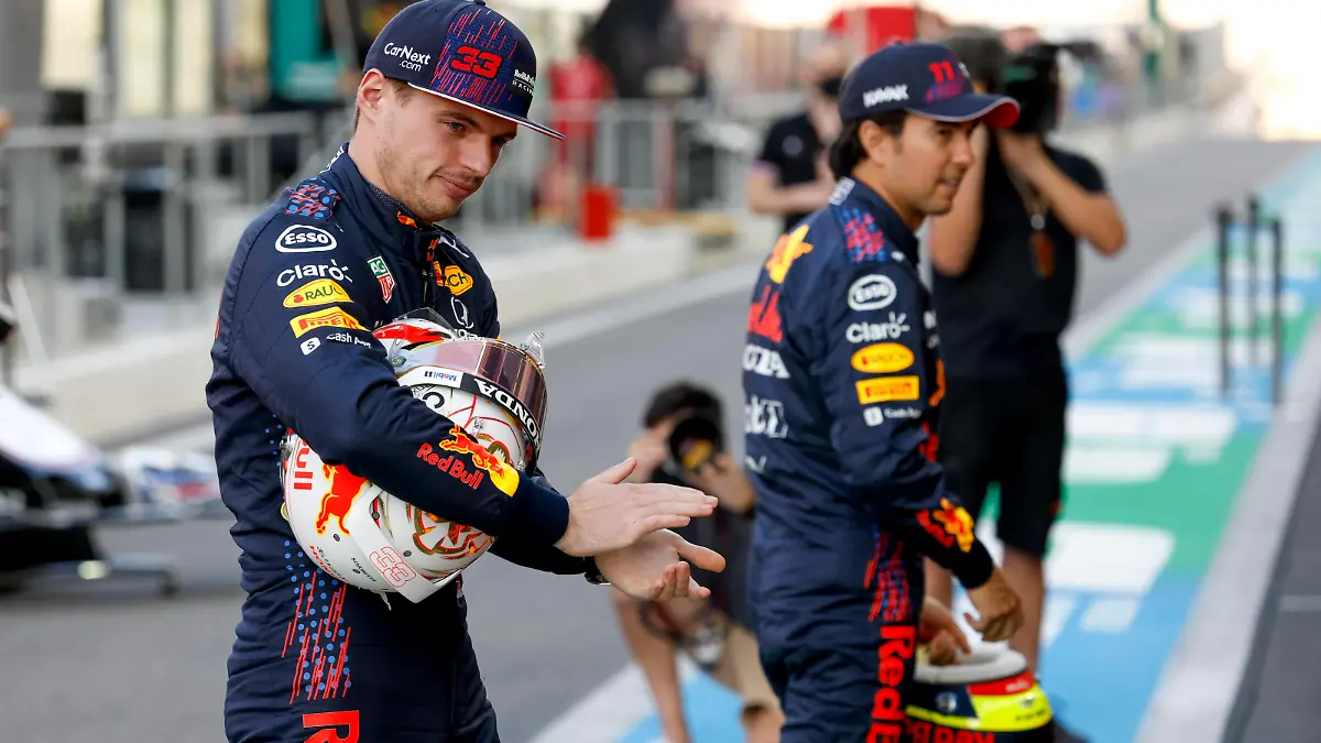  33 Max Verstappen NED, Red Bull Racing, 11 Sergio Perez MEX, Red Bull Racing, F1 Grand Prix of Abu Dhabi at Yas Marina Circuit on December 9, 2021 in Abu Dhabi, United Arab Emirates. Photo by HOCH ZWEI Abu Dhabi United Arab Emirates *** 33 Max Verstappen NED, Red Bull Racing , 11 Sergio Perez MEX, Red Bull Racing , F1 Grand Prix of Abu Dhabi at Yas Marina Circuit on December 9, 2021 in Abu Dhabi, United Arab Emirates Photo by HOCH ZWEI Abu Dhabi United Arab Emirates 