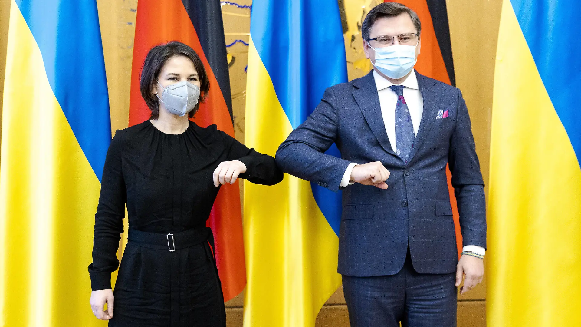 Annalena Baerbock, Bundesaussenministerin, trifft Dmytro Kuleba, Minister fuer Auswaertige Angelegenheiten der Ukraine, zum Gespraech in Kiew, 17.01.2022. Kiew Ukraine *** Annalena Baerbock, German Foreign Minister, meets Dmytro Kuleba, Minister of Foreign Affairs of Ukraine, for talks in Kiev, 17 01 2022 Kiev Ukraine Copyright: xJaninexSchmitz/photothek.dex