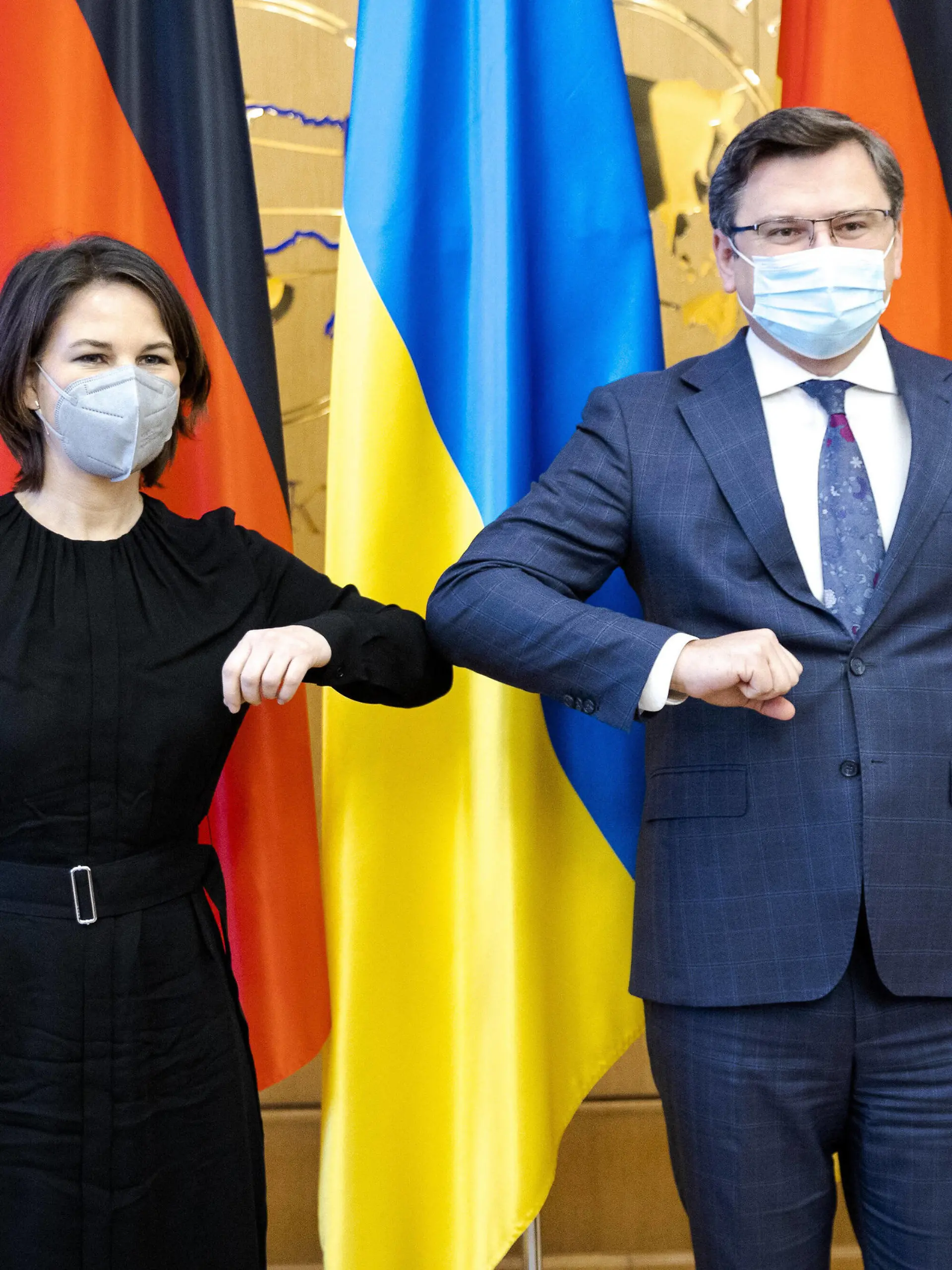 Annalena Baerbock, Bundesaussenministerin, trifft Dmytro Kuleba, Minister fuer Auswaertige Angelegenheiten der Ukraine, zum Gespraech in Kiew, 17.01.2022. Kiew Ukraine *** Annalena Baerbock, German Foreign Minister, meets Dmytro Kuleba, Minister of Foreign Affairs of Ukraine, for talks in Kiev, 17 01 2022 Kiev Ukraine Copyright: xJaninexSchmitz/photothek.dex 
