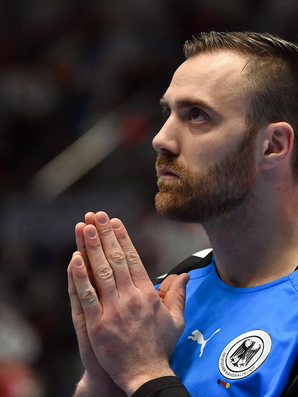 14.01.2022, Slowakei, Bratislava: Handball, Europameisterschaft, Deutschland - Belarus, Vorrunde, Gruppe D, 1. Spieltag. Deutschlands Torwart Andreas Wolff reagiert auf den Spielverlauf. Foto: Marijan Murat/dpa +++ dpa-Bildfunk +++