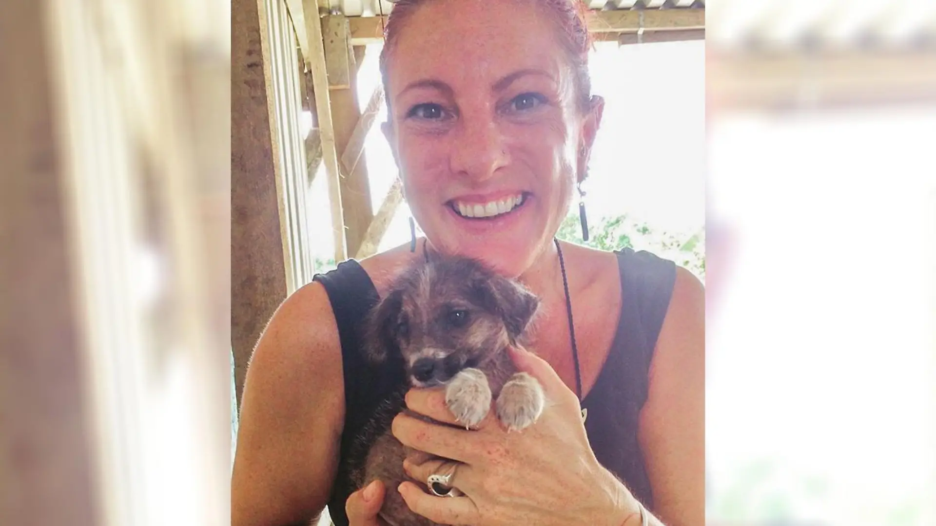 Angela lebte auf Tonga und kümmerte sich dort um Hunde. Beim Tsunami nach einem Vulkanausbruch kam sie ums Leben.
