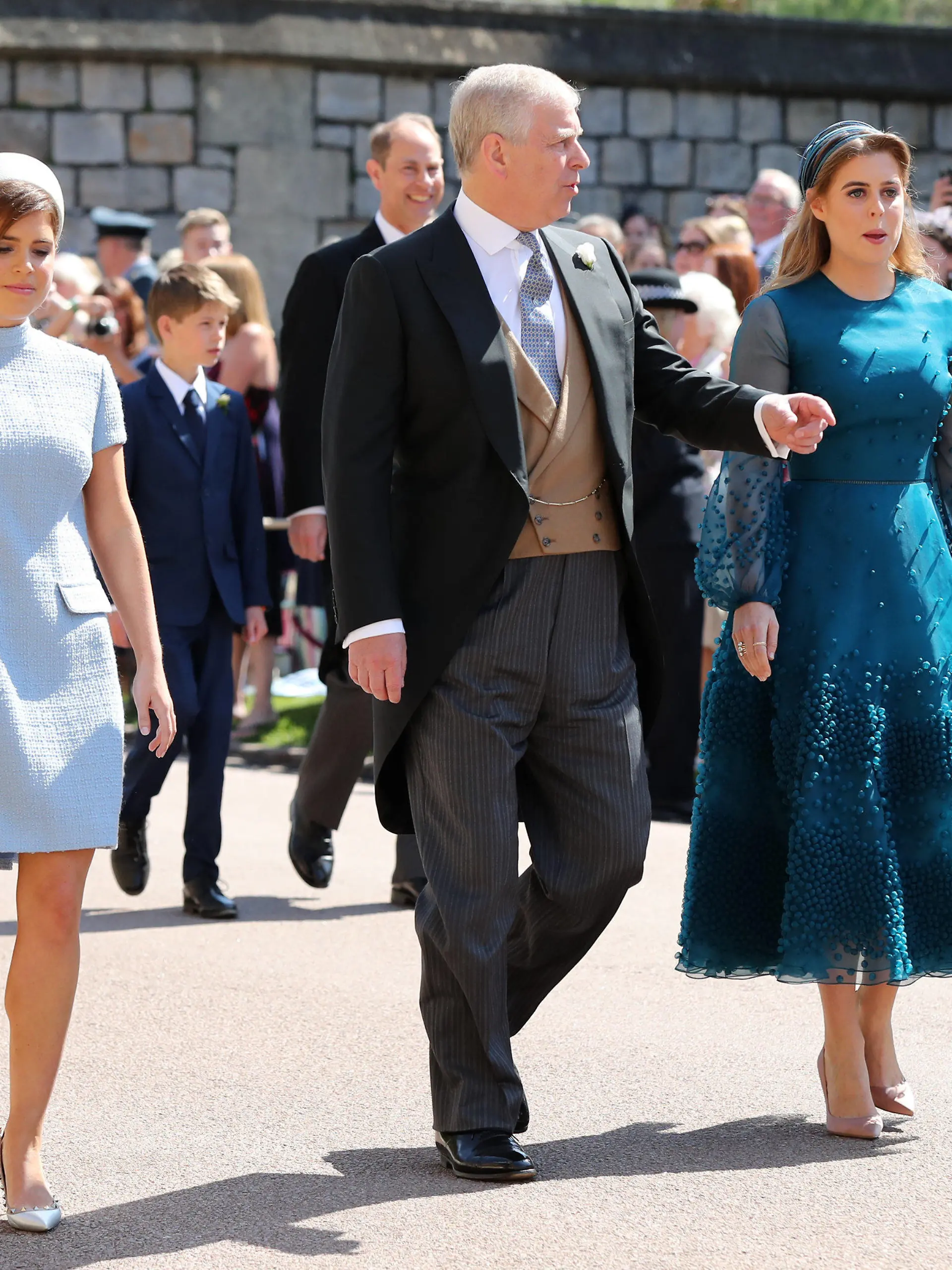 19.05.2018, Großbritannien, Windsor: Prinzessin Eugenie, Prinz Andrew und Prinzessin Beatrice kommen zur St.-Georgs-Kapelle. Prinz Harry of Wales heiratet Meghan Markle. Foto: Gareth Fuller/PA Wire/dpa +++ dpa-Bildfunk +++
