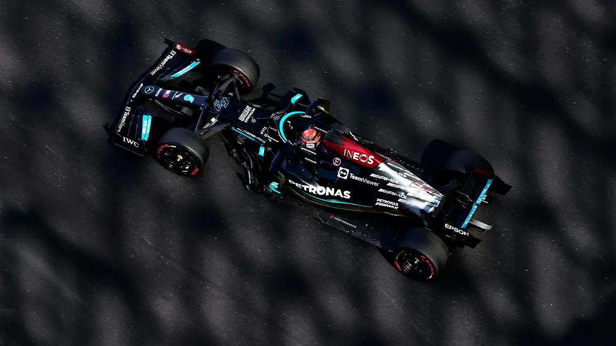 Formula 1 2021: Abu Dhabi November testing YAS MARINA CIRCUIT, UNITED ARAB EMIRATES - DECEMBER 15: George Russell, Mercedes W10 Mule during the Abu Dhabi November testing at Yas Marina Circuit on Wednesday December 15, 2021 in Abu Dhabi, United Arab Emirates. Photo by Steve Etherington / LAT Images Images PUBLICATIONxINxGERxSUIxAUTxHUNxONLY TE2103_083622SNE36389 